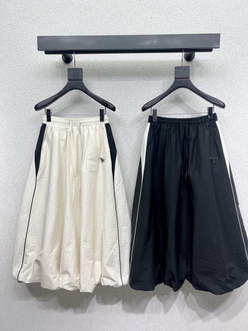 Prada Color Block Elastic Waist Midi Skirt - Chic High-Quality Design 1 Prada Color Block Elastic Waist Midi Skirt - Chic High-Quality Design