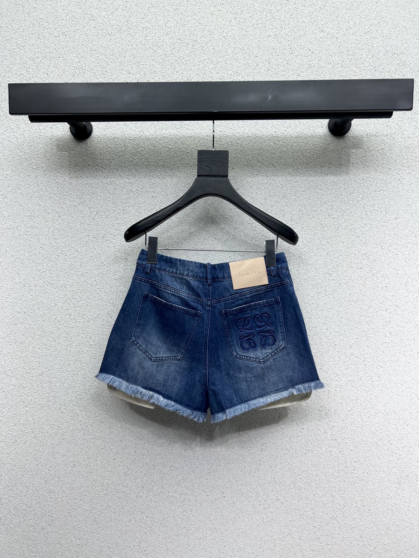 Stylish P587 Female Suit with Ziwei Shorts, Custom Jeans, Monolithic Mix. - 图片 4