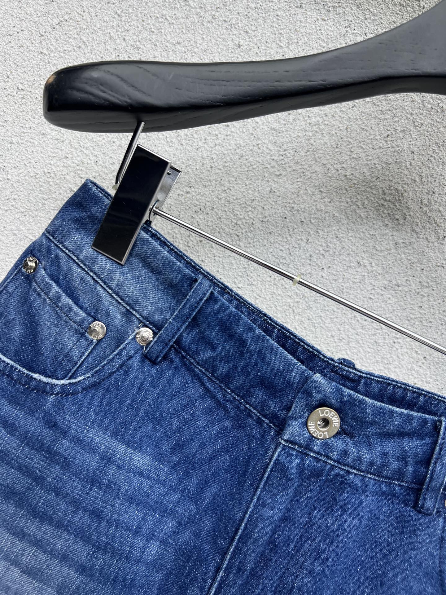 Stylish P587 Female Suit with Ziwei Shorts, Custom Jeans, Monolithic Mix. - 图片 2