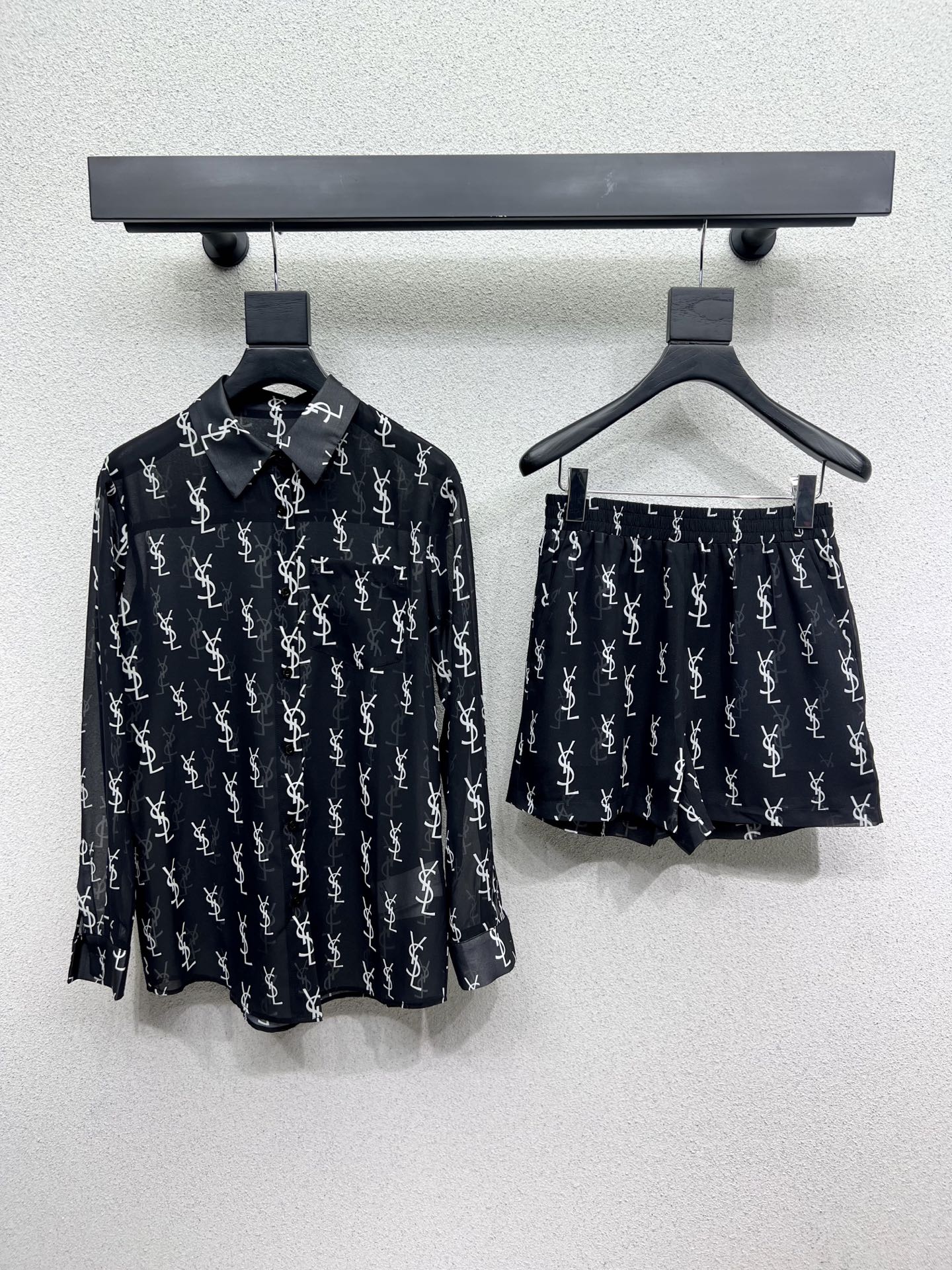Stylish and Classic: P713’s Stupendous Woman Suit with Old Flower Series - 图片 1
