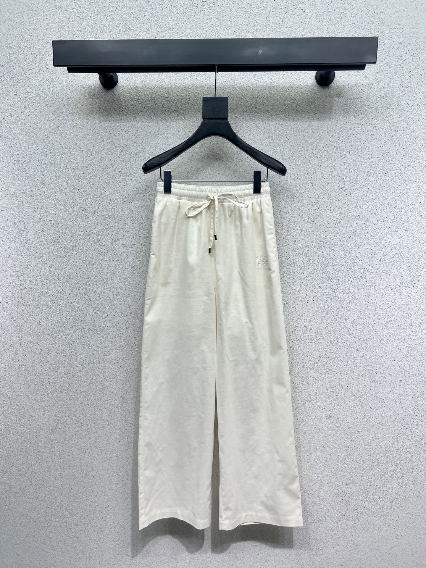 Stylish One-Size-Fits-All Female Suit with High Quality and Skillful Design - 图片 5