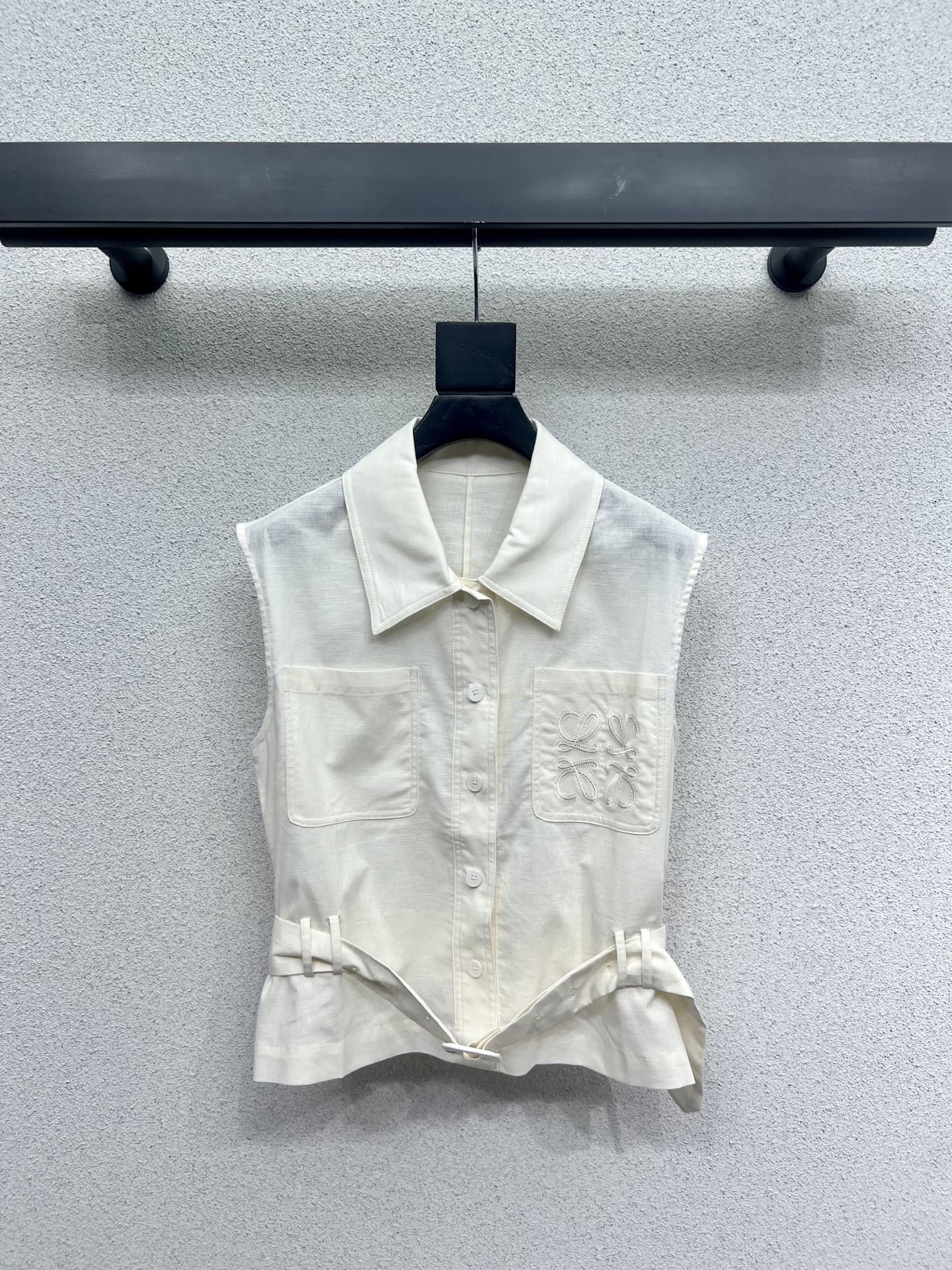 Stylish One-Size-Fits-All Female Suit with High Quality and Skillful Design - 图片 2