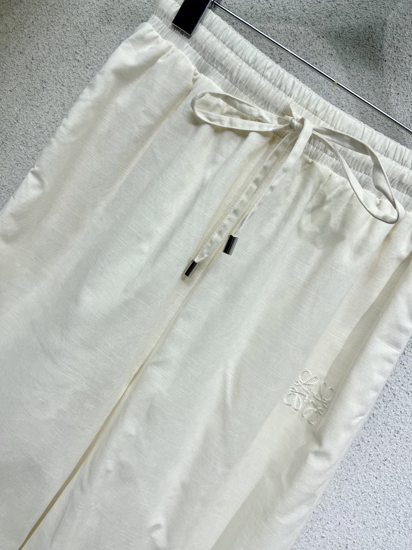 Stylish One-Size-Fits-All Female Suit with High Quality and Skillful Design - 图片 6