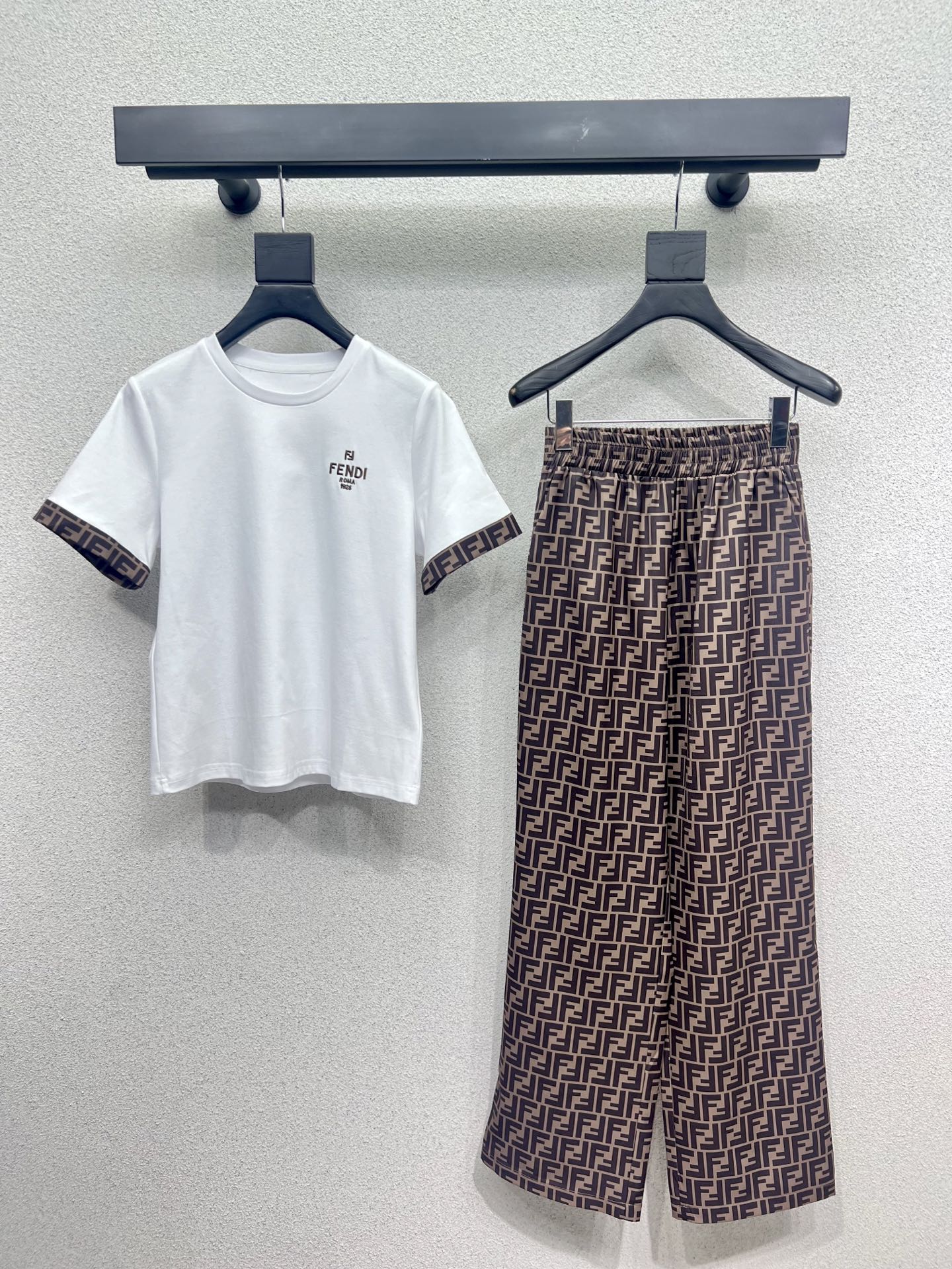 Unique One-Size-Fits-All T-Shirts with Curry Design and High Quality Materials - 图片 1