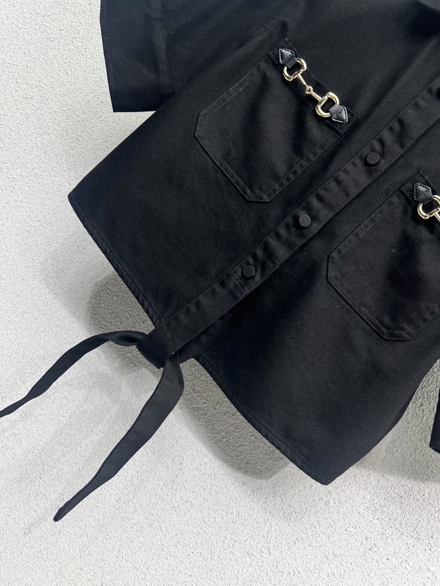 High-Quality Custom Women’s Suit with Slashed Cotton Details and Cosmopolitan Style - 图片 4
