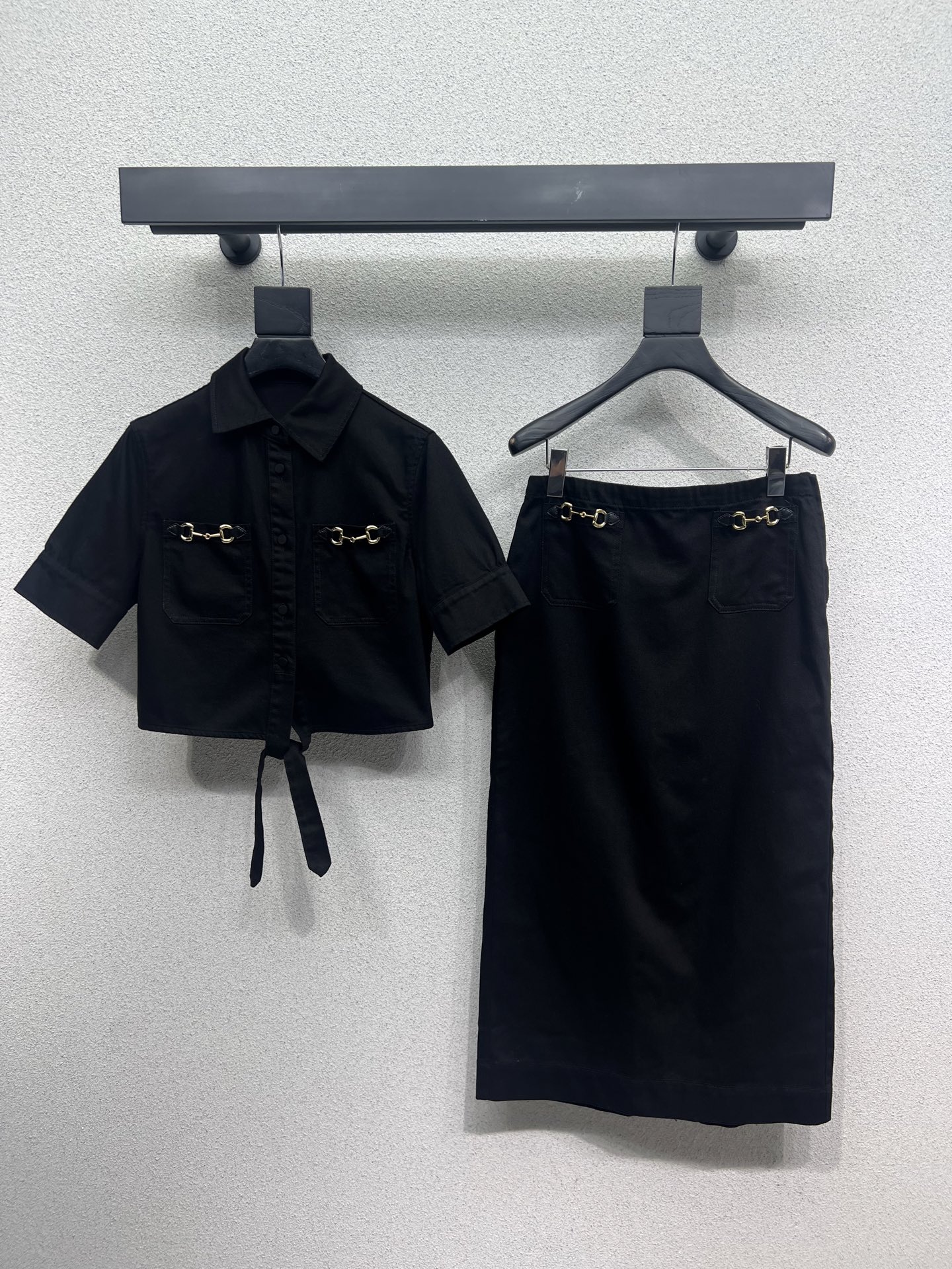High-Quality Custom Women’s Suit with Slashed Cotton Details and Cosmopolitan Style - 图片 1