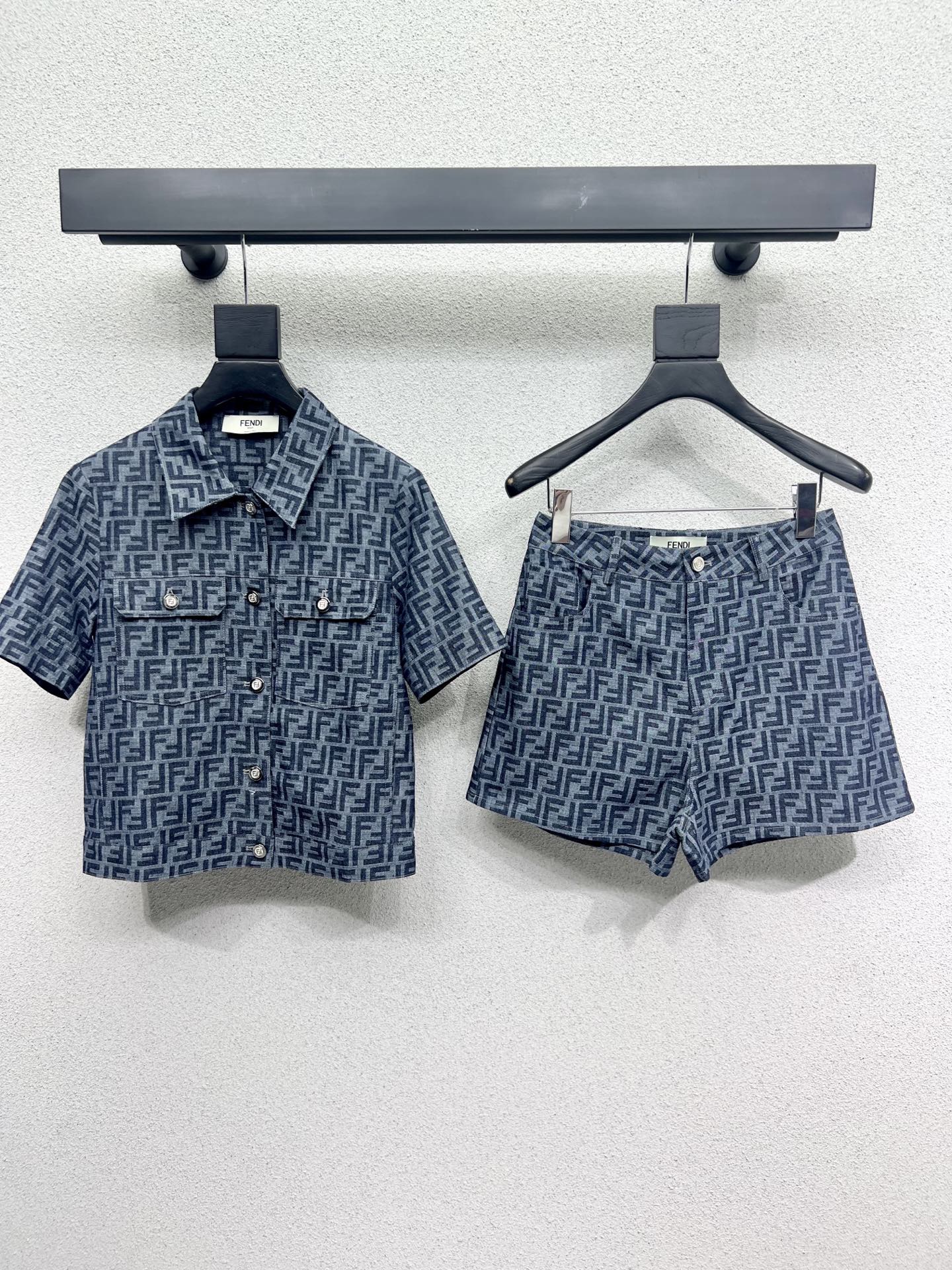“F.D.F.F.F.’s Classic Old Cowboy Suit: Low-key, Stylish, High-quality, Handsome Design” - 图片 1