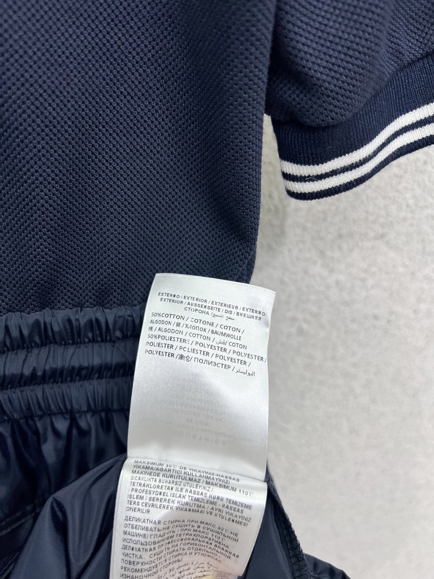 Stylish One-Size-Fits-All Female Dress with Classic Redesign for Elegance. - 图片 6