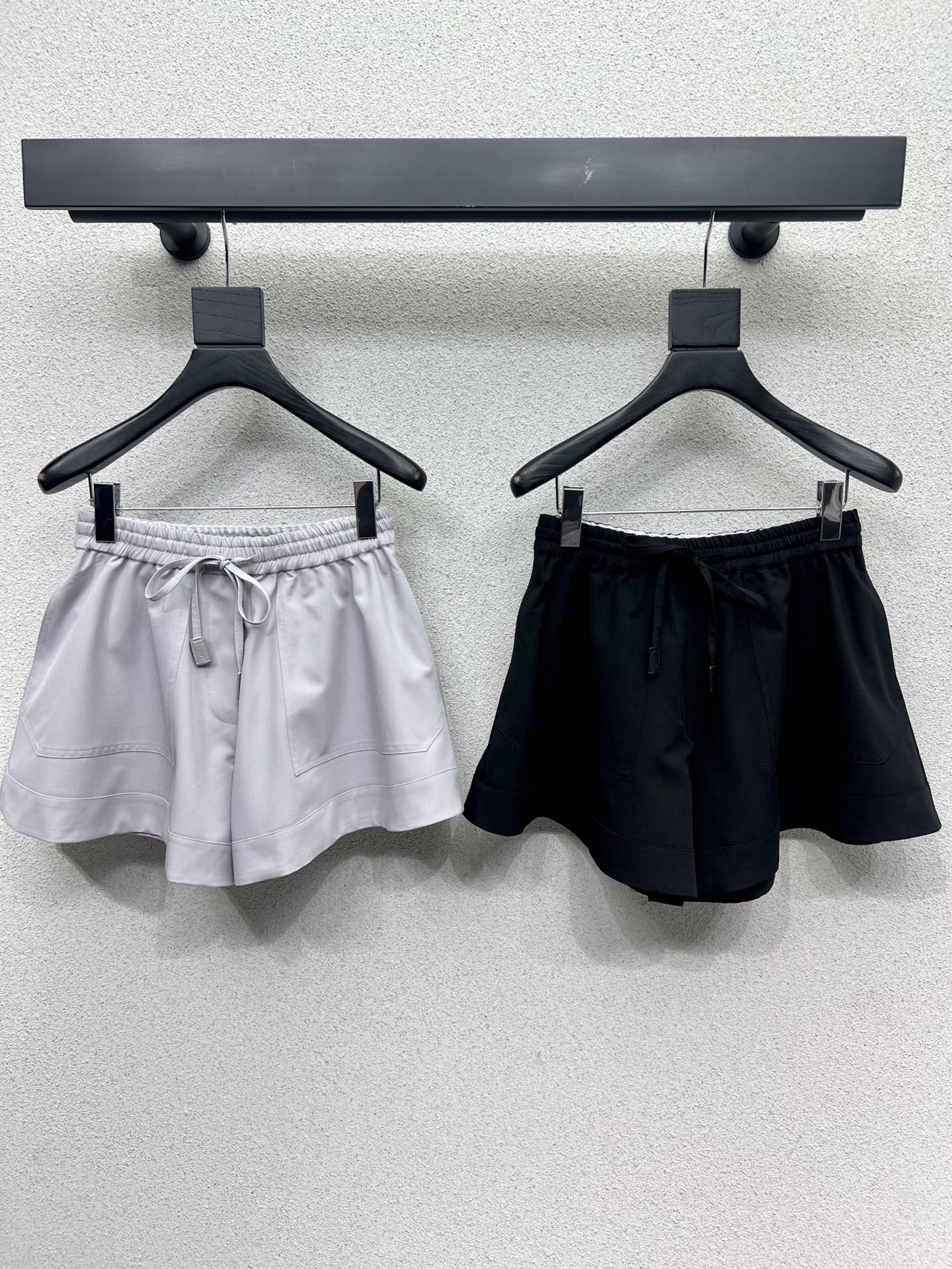 Stylish Woman’s Dress Set with Hat, Coat, and Shorts, High-Quality, Two-Colored, SML Size. - 图片 1