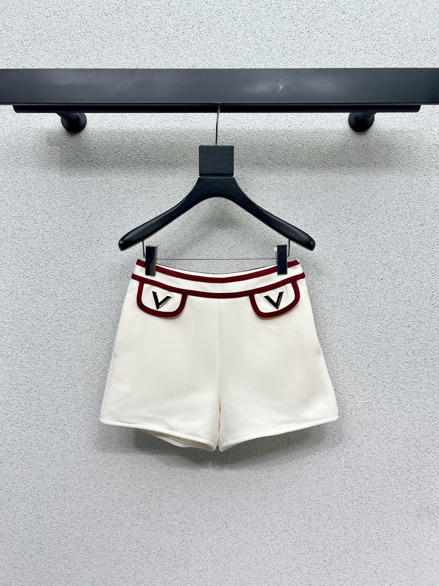 High-Quality Cheesy Woman’s Valentino Shorts: Stylish, Fancy, Detailed Layouts, Size SML, Highly Recommended - 图片 1