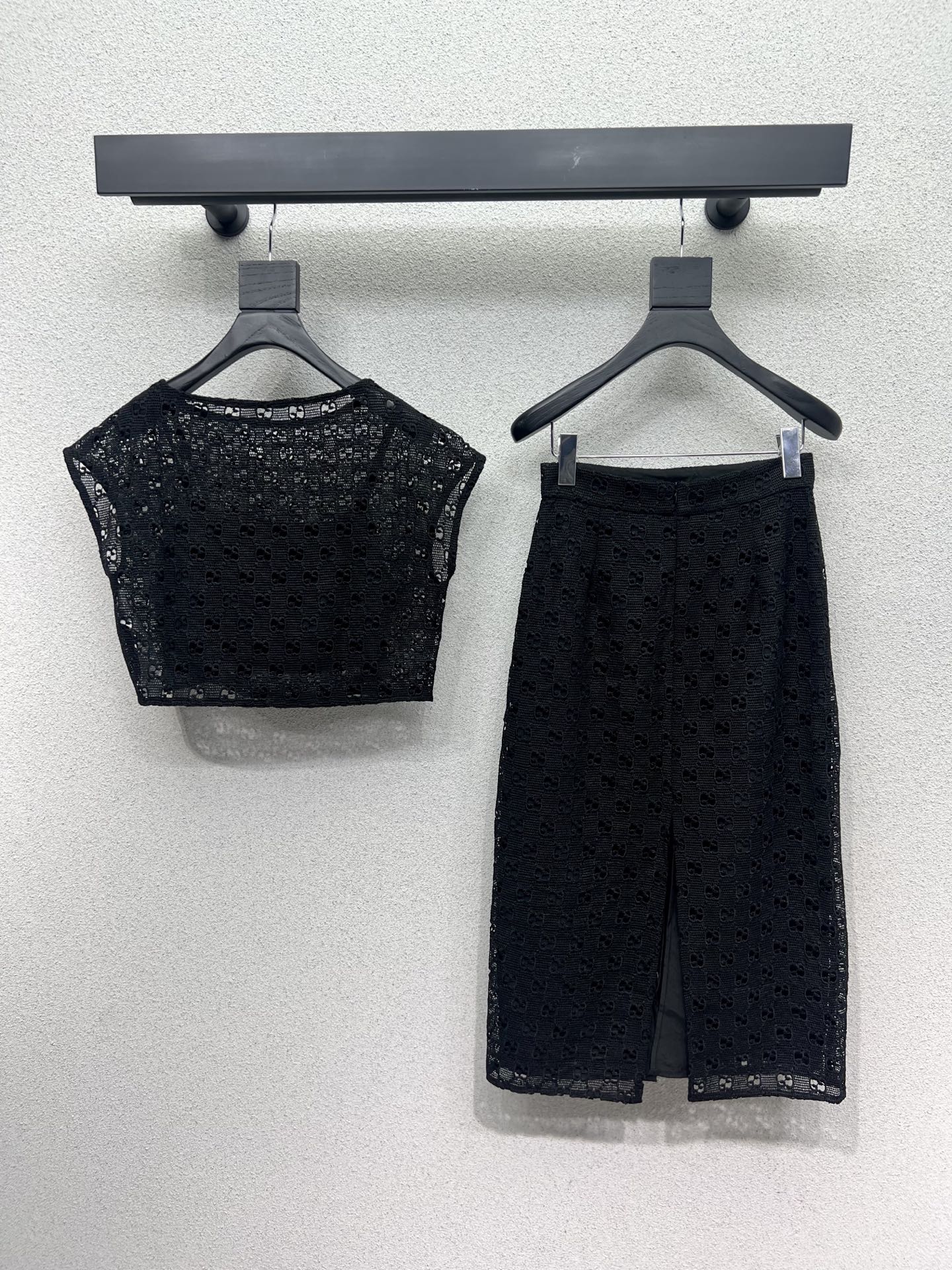 “Original Women’s Suit with Guacamole Packaging: Acoustic Embroidered Design and Acne Accelerator” - 图片 8