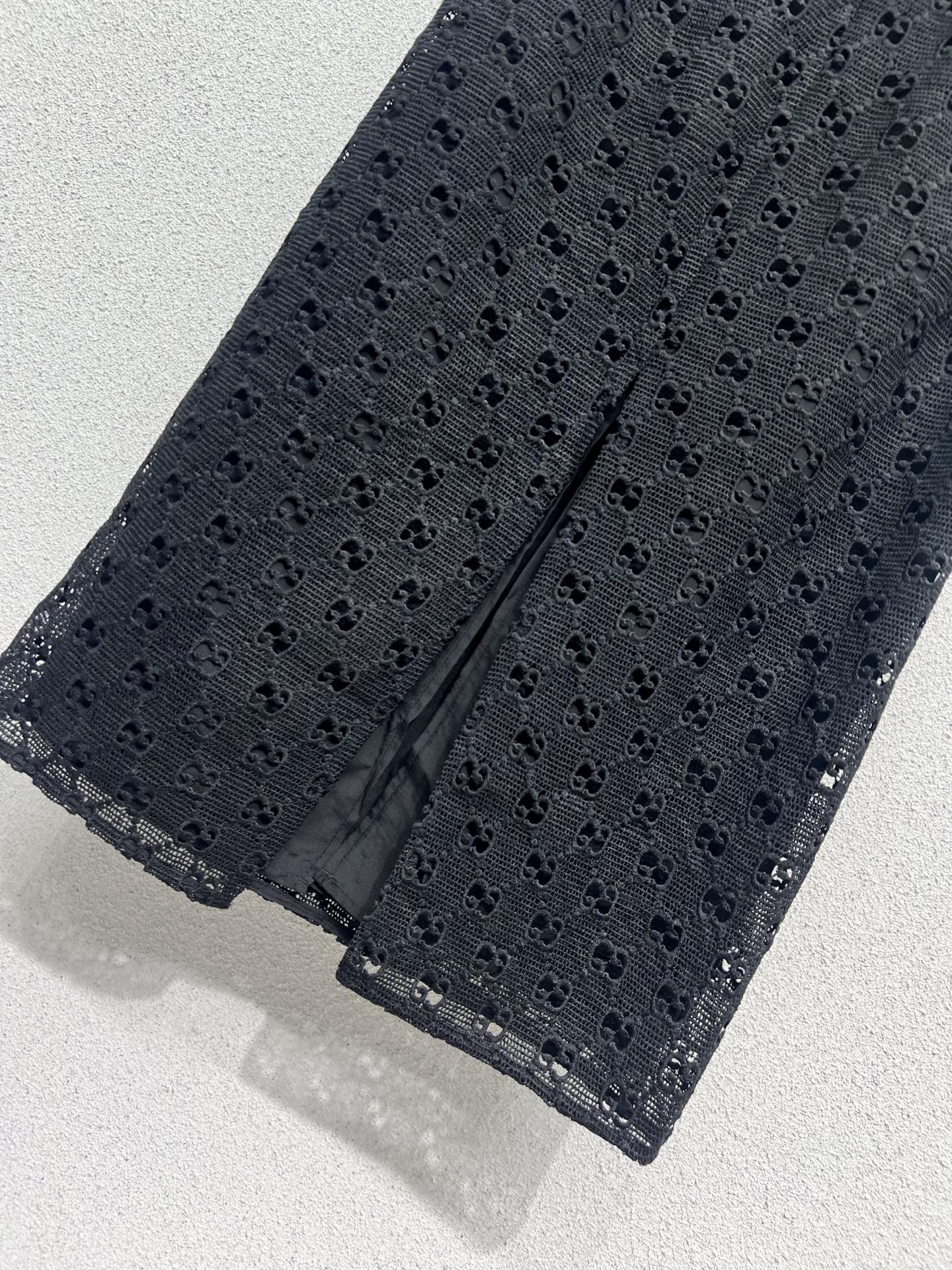 “Original Women’s Suit with Guacamole Packaging: Acoustic Embroidered Design and Acne Accelerator” - 图片 7