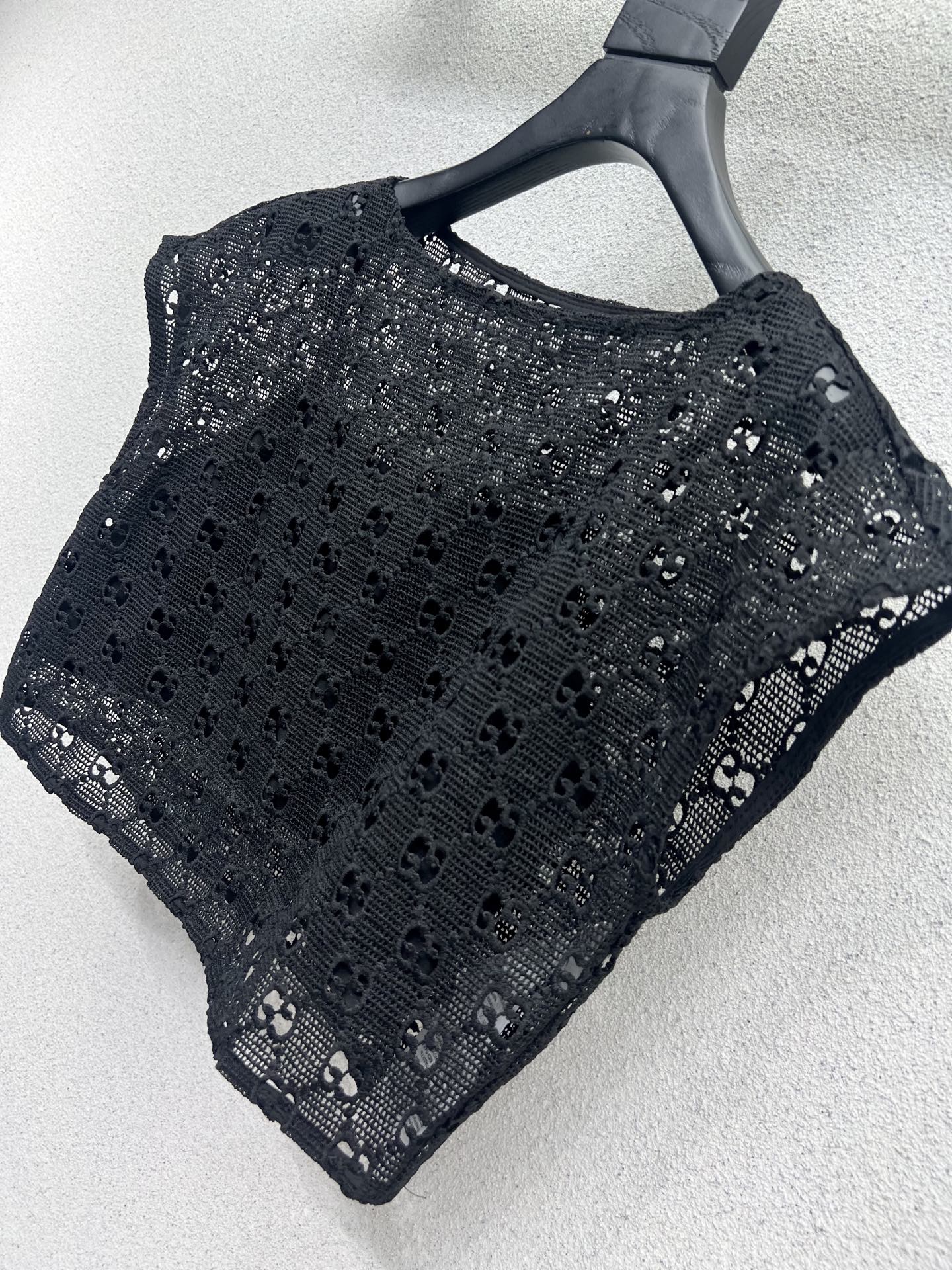 “Original Women’s Suit with Guacamole Packaging: Acoustic Embroidered Design and Acne Accelerator” - 图片 3