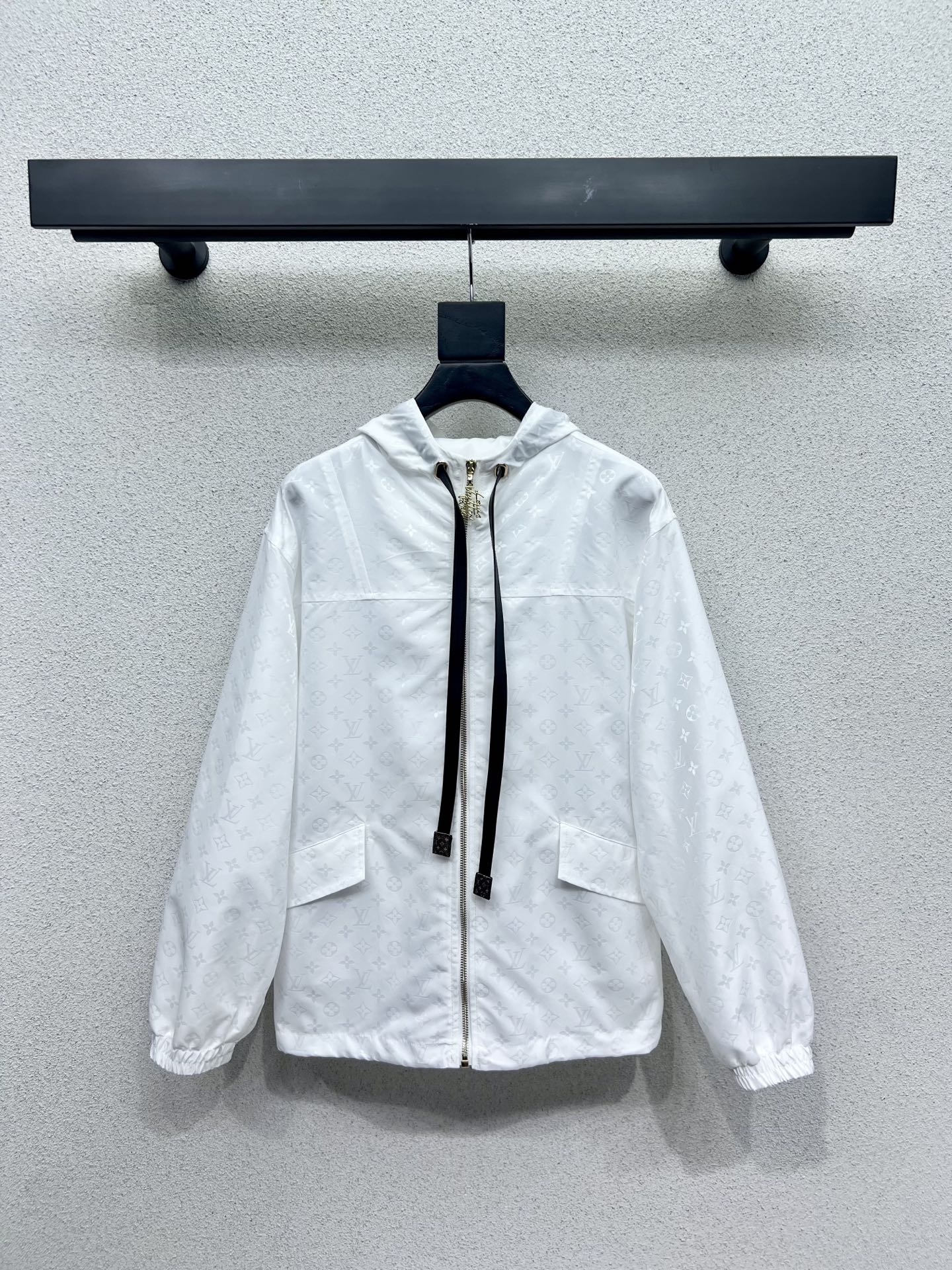 “Stylish Women’s Suit: Classic White Coat for Daily Shopping or Outdoors” - 图片 4