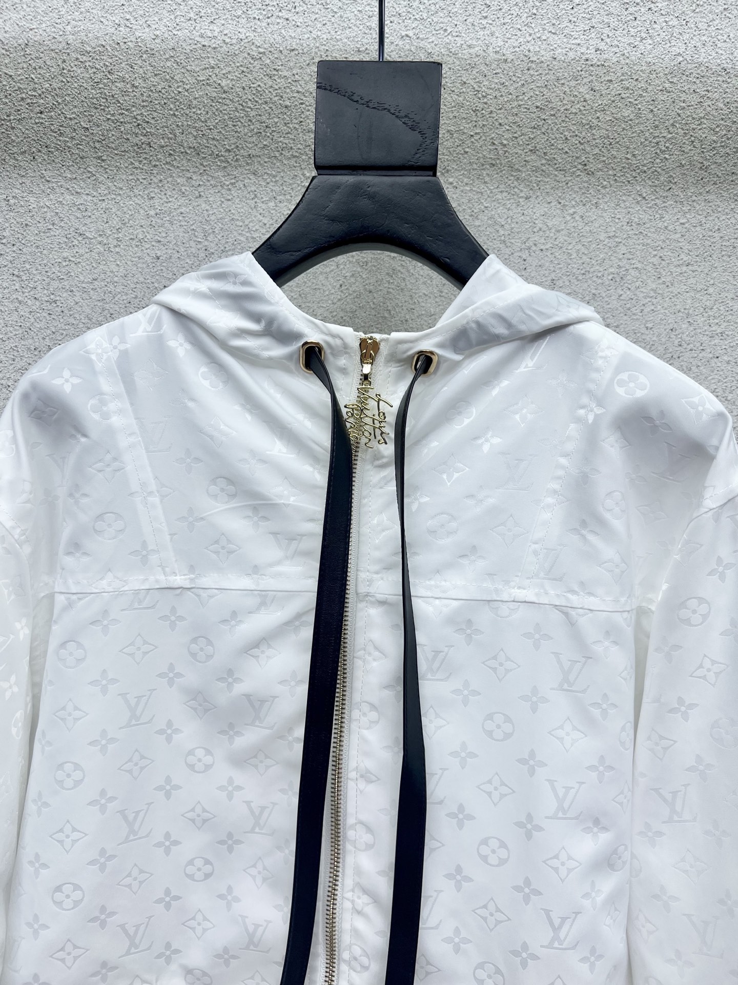 “Stylish Women’s Suit: Classic White Coat for Daily Shopping or Outdoors” - 图片 5