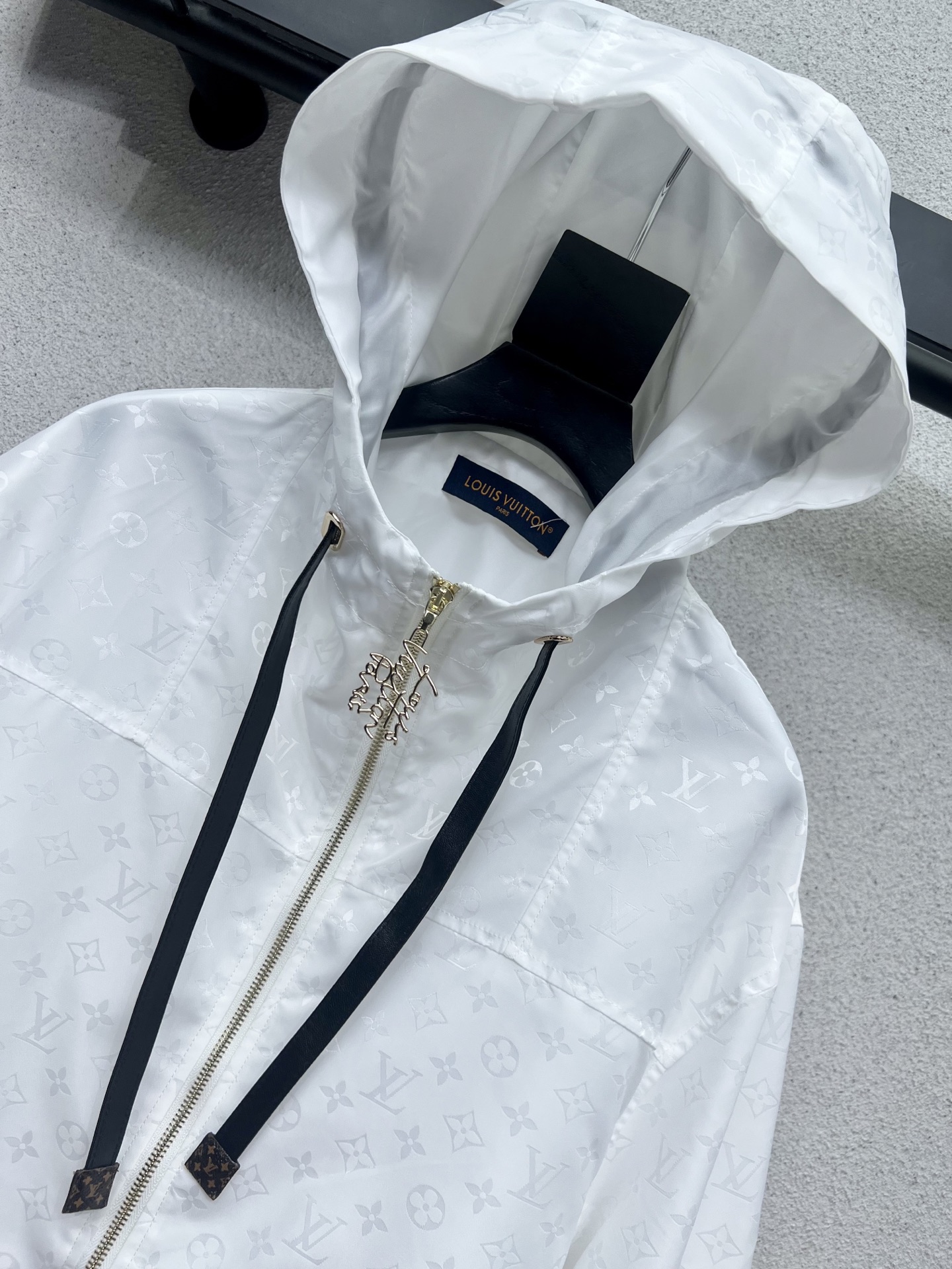 Luxurious Women’s Suit with Classic Flower Hat Coat – High Quality, Size SML - 图片 2