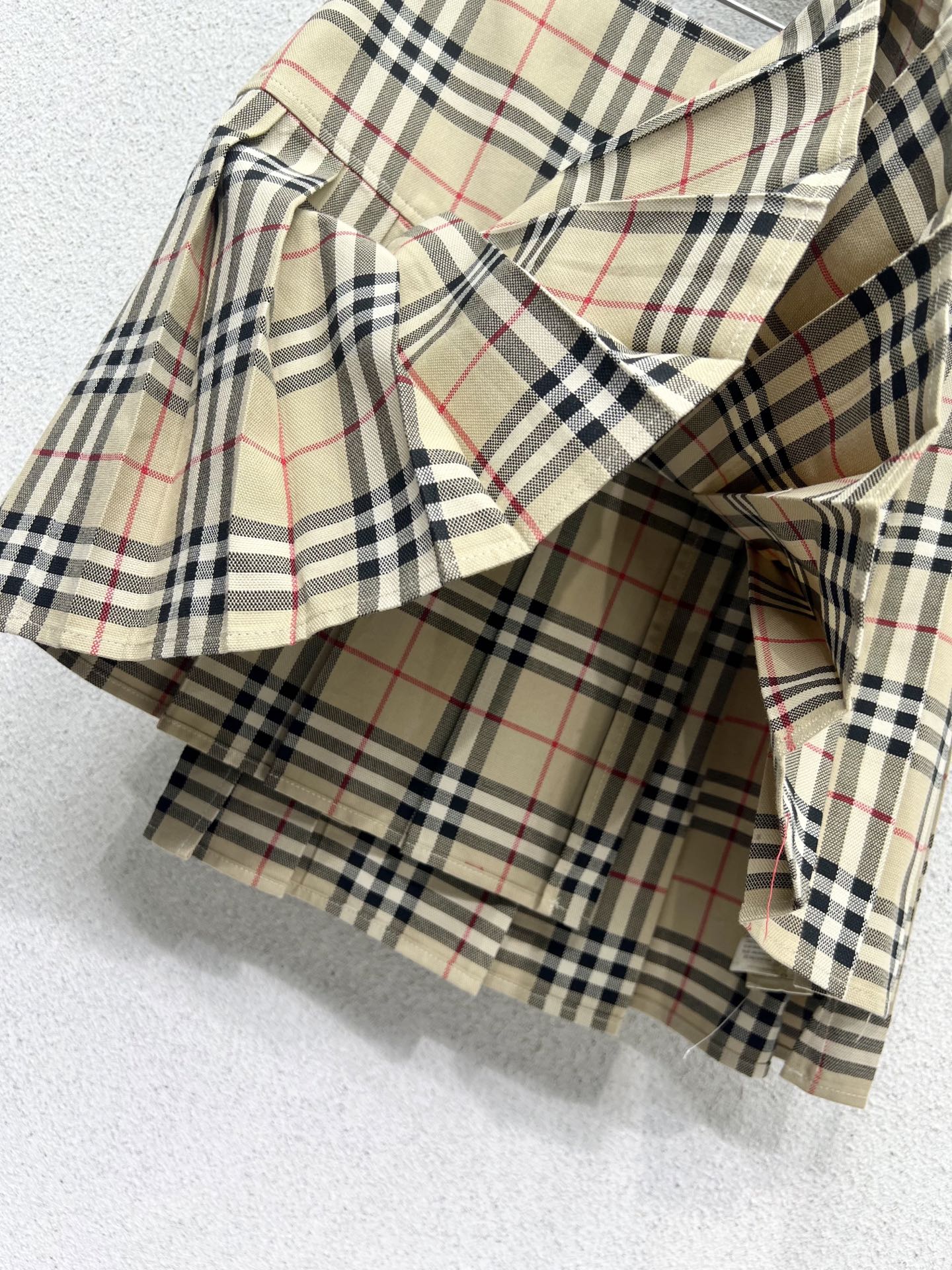 P644: Classic Plaid Dress with High-Quality Design and Customized Fabric - 图片 5