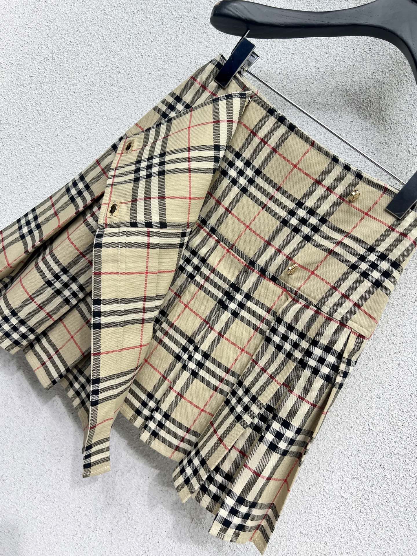 P644: Classic Plaid Dress with High-Quality Design and Customized Fabric - 图片 3
