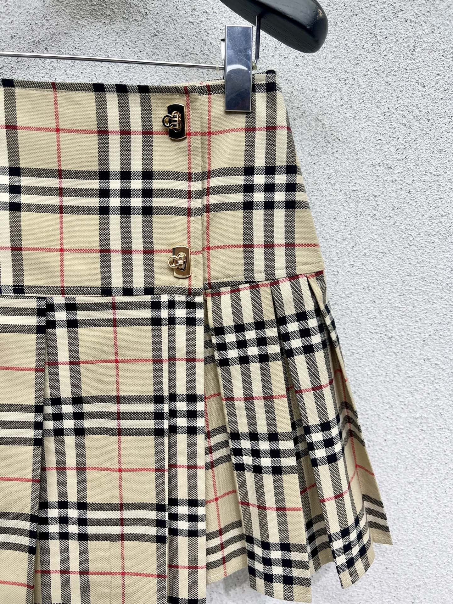 P644: Classic Plaid Dress with High-Quality Design and Customized Fabric - 图片 2