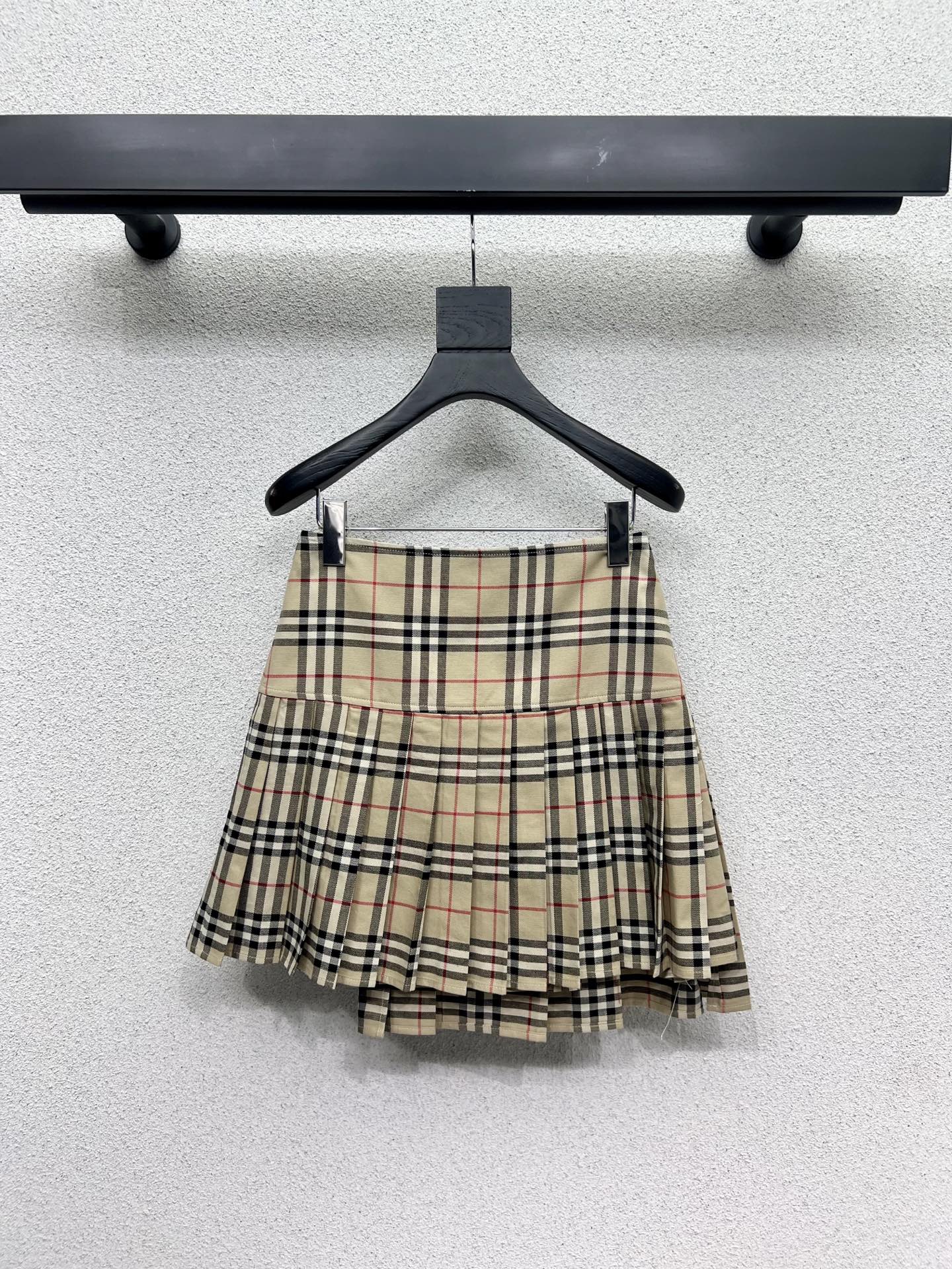 P644: Classic Plaid Dress with High-Quality Design and Customized Fabric - 图片 4