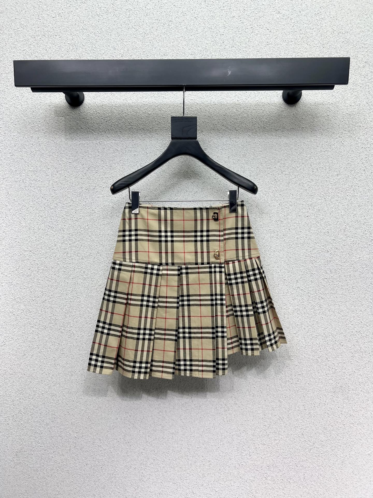 P644: Classic Plaid Dress with High-Quality Design and Customized Fabric