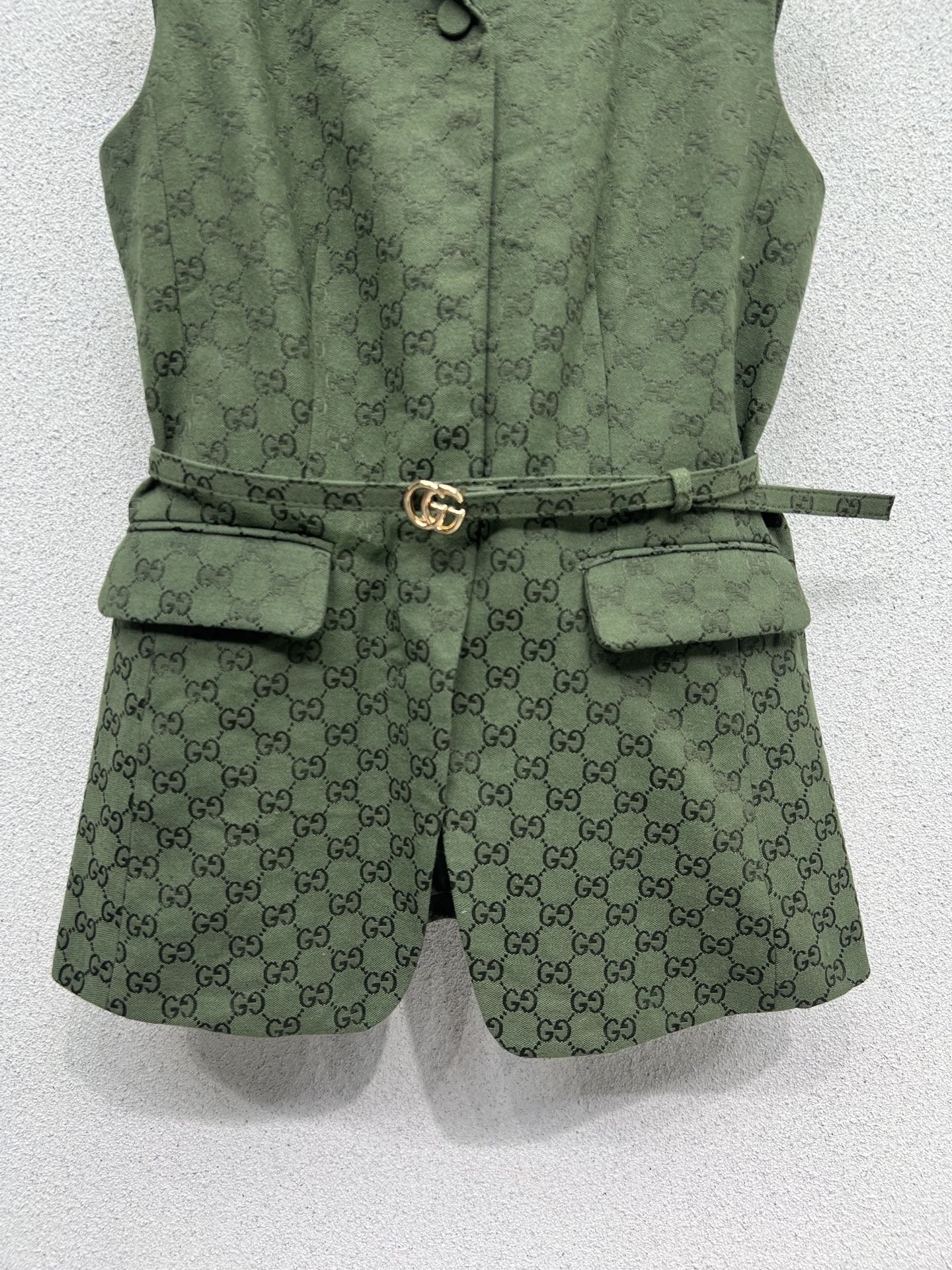 High-Intensity Green-Skinned Female Suit with Velvet Fabrics and Handicraft Details - 图片 4