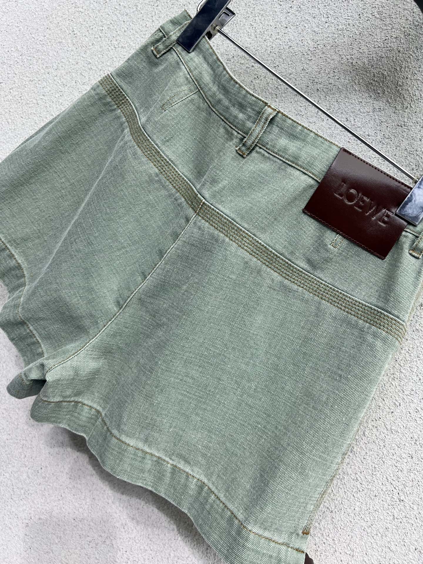 “Zhuywei Series: P587 – Retro-Clean, Fashionable, High-Quality Cowboy Coat with Custom Details” - 图片 5