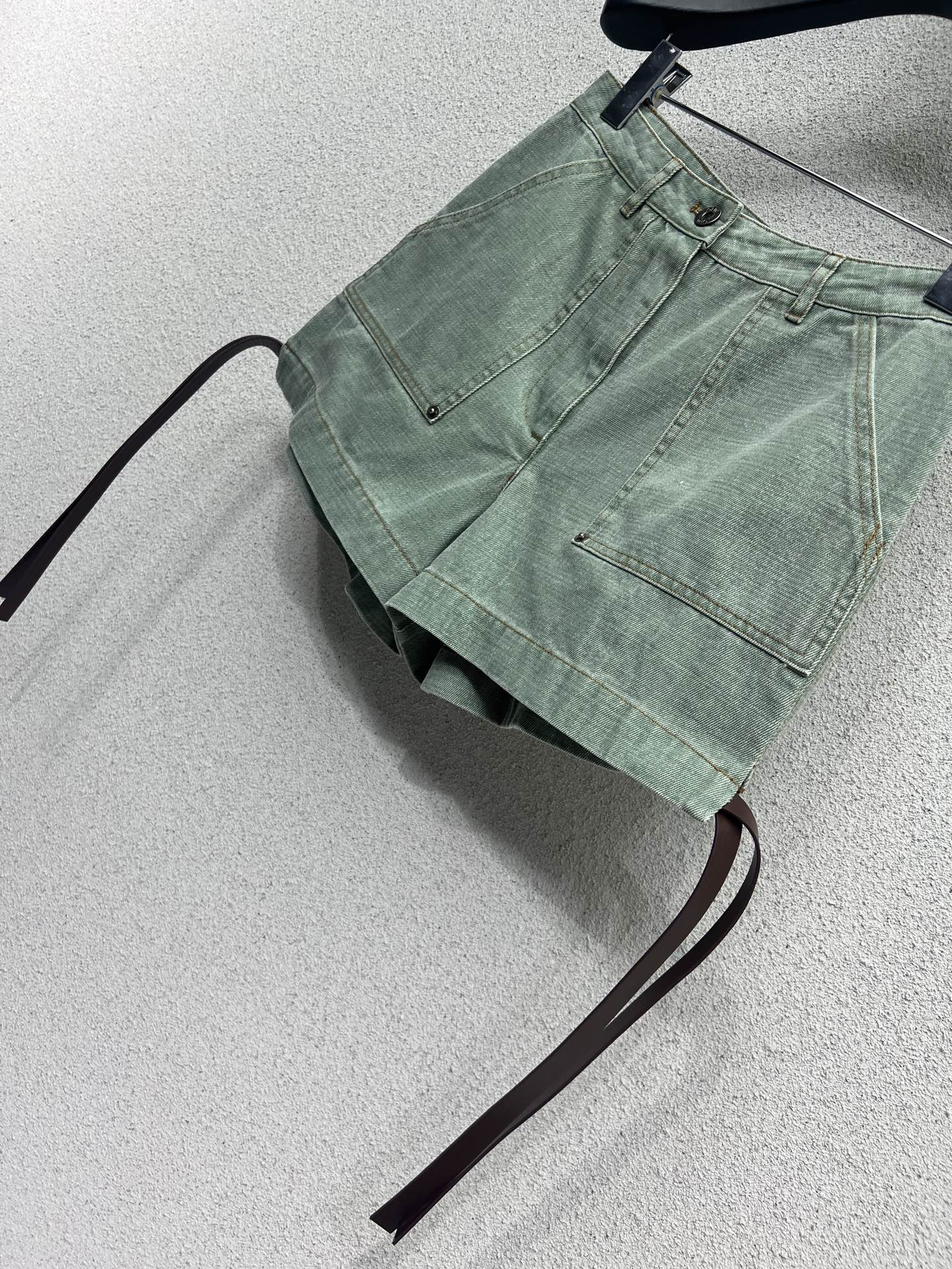 “Zhuywei Series: P587 – Retro-Clean, Fashionable, High-Quality Cowboy Coat with Custom Details” - 图片 3