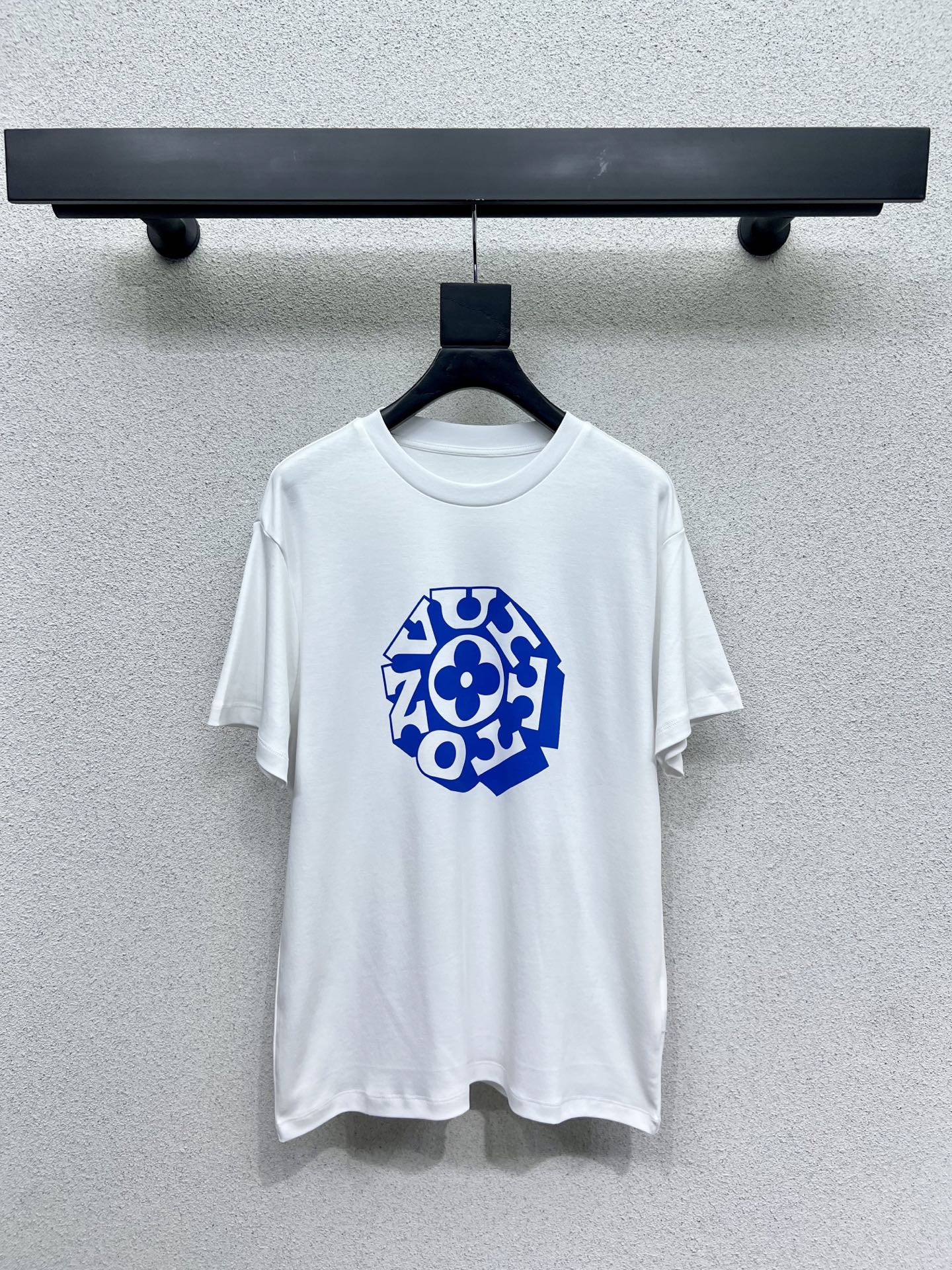 P原单狠货女装 配包装🆕🆕L家系印花短袖T恤 各种都能完美驾驭～高级成衣做法，细节美到爆！精美又日常，轻松驾驭！质感棒棒哒！减龄 时尚 休闲少女感，强推 高品质 尺码SML