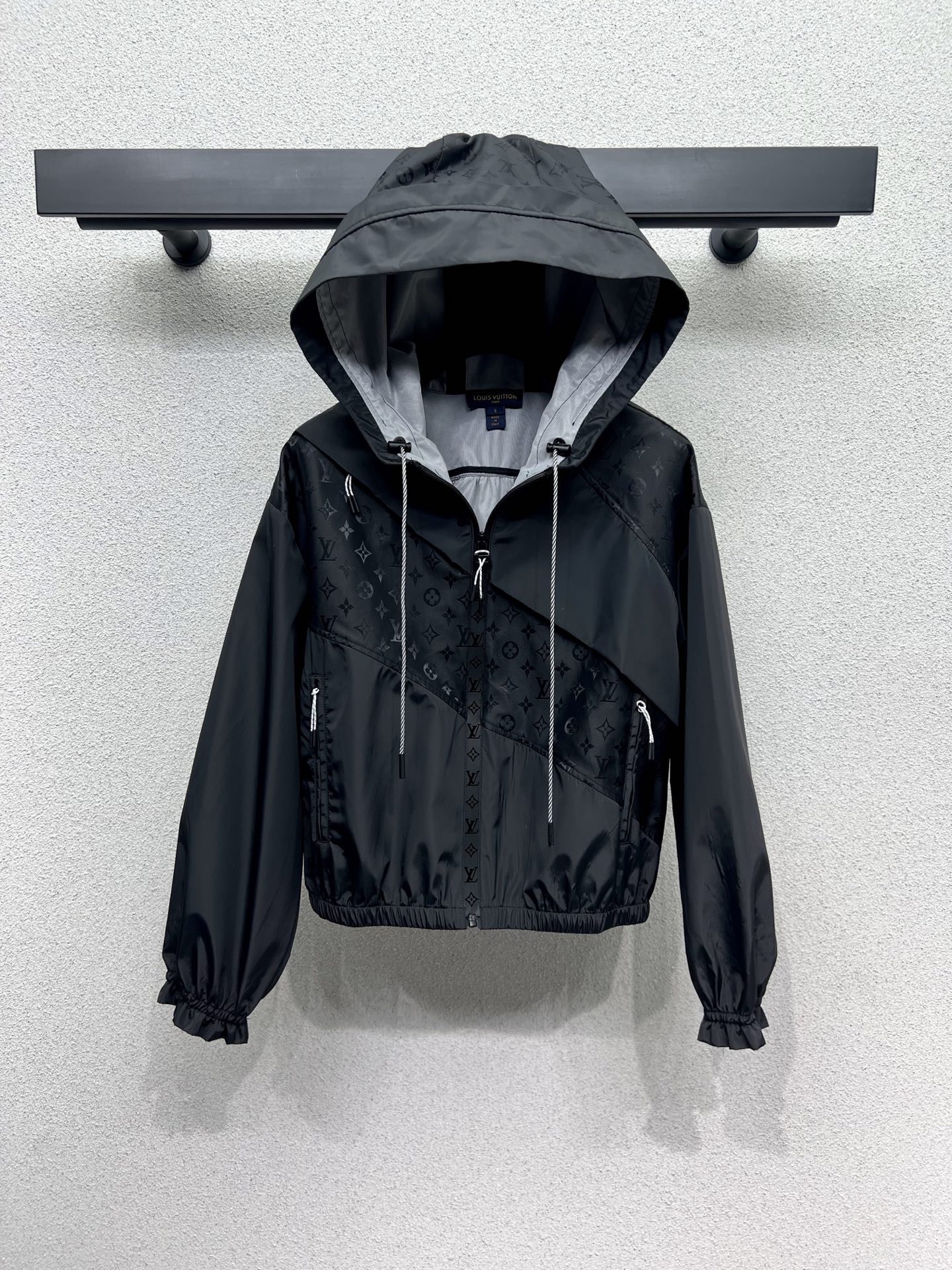 Stylish P736 Female Outfit: One-Size-Fits-All with Old Flower Hat Coats. - 图片 1