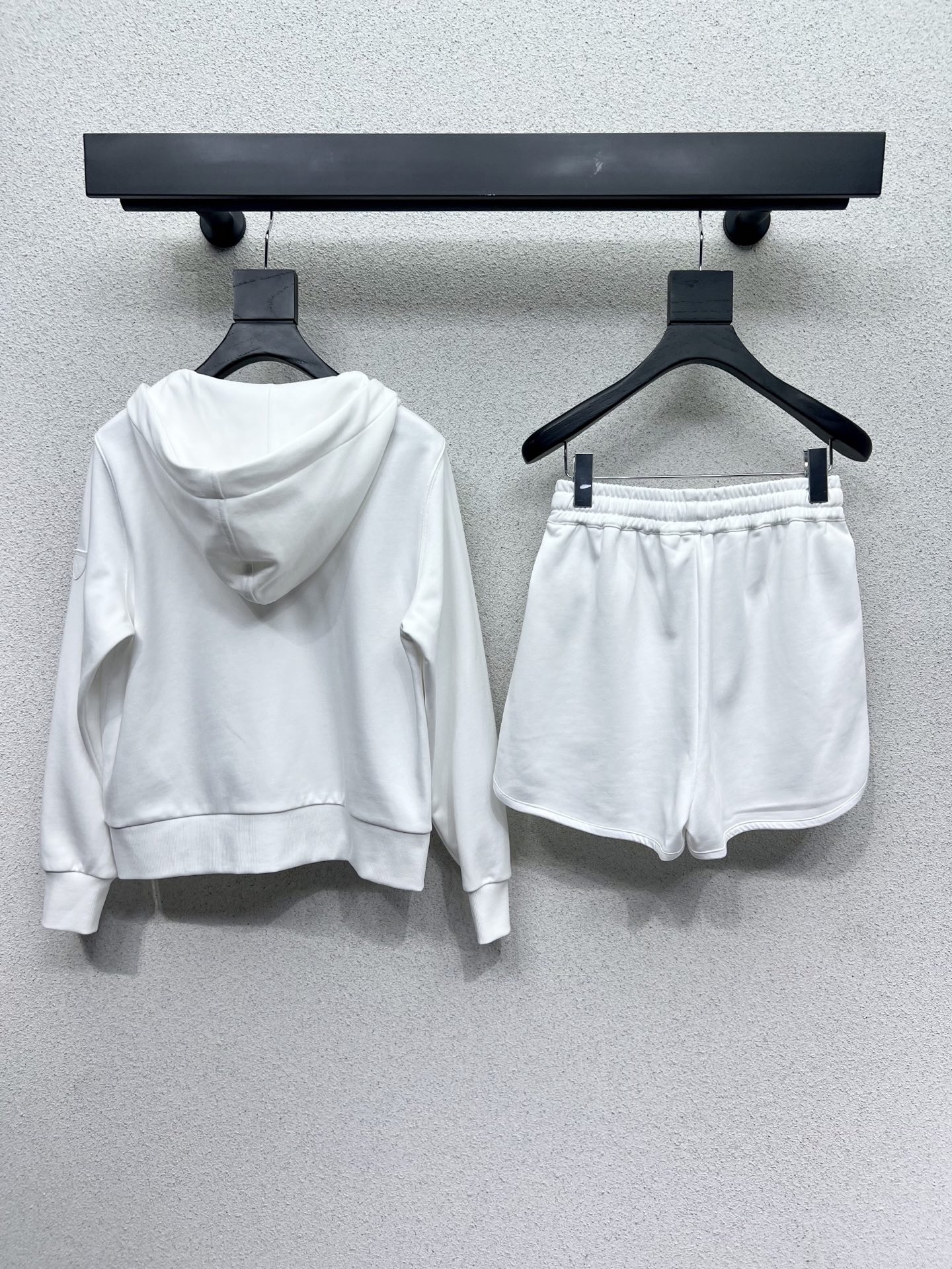 “Zilong L’s Rest-Time Suit: Stylish One-Size-Fits-All Female Suit with Air-Sensoring Package” - 图片 8