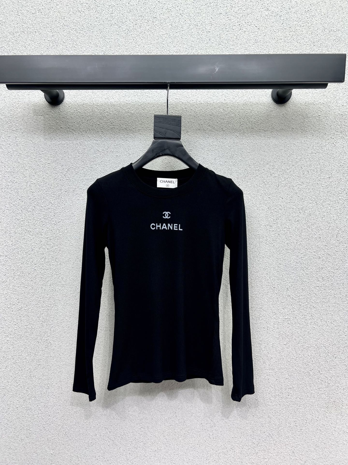 Stylish Essentials for a Bold Woman: Fragrance, Long-Sleeved Shirts, Cotton. - 图片 5