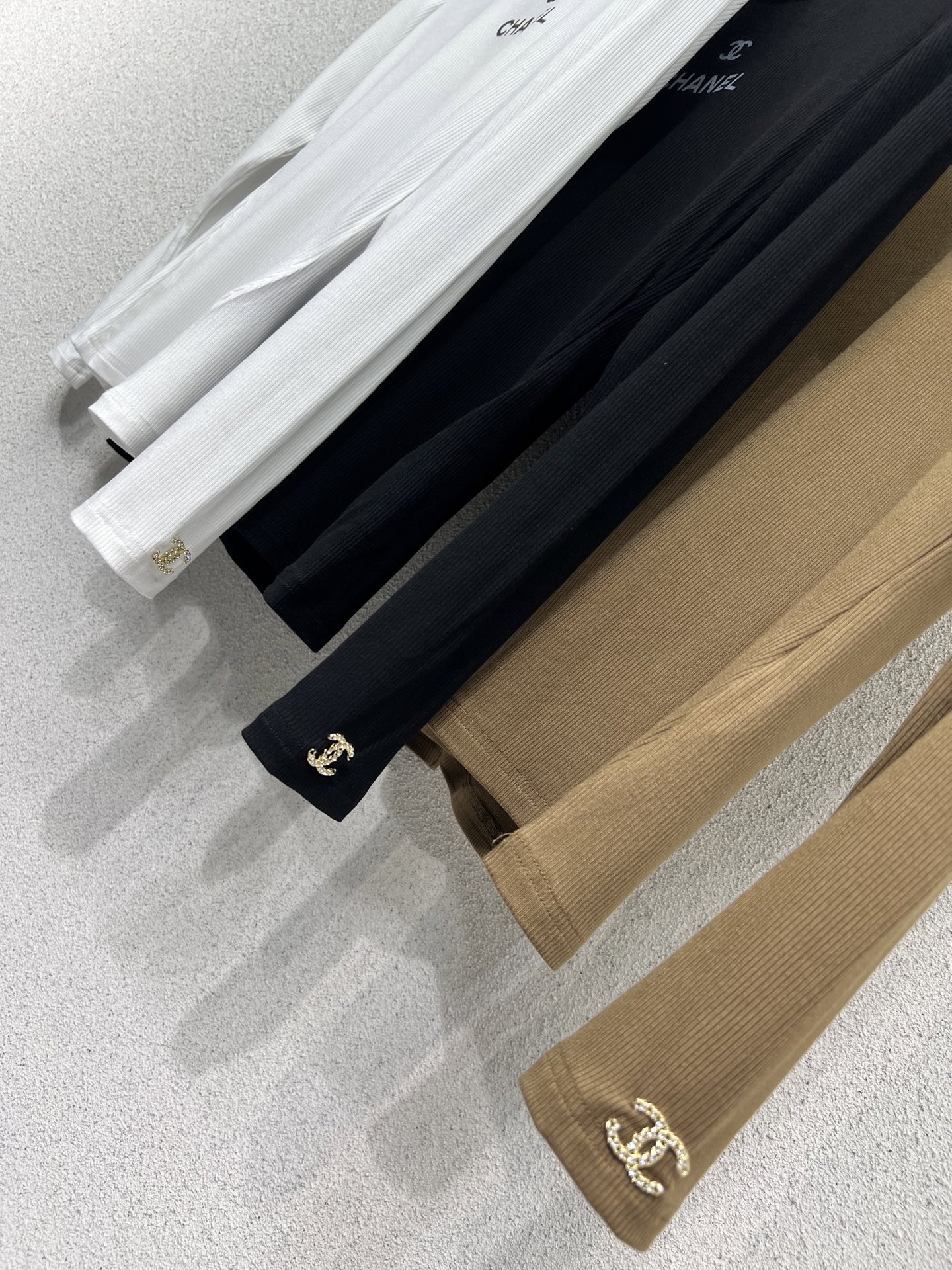 Stylish Essentials for a Bold Woman: Fragrance, Long-Sleeved Shirts, Cotton. - 图片 7