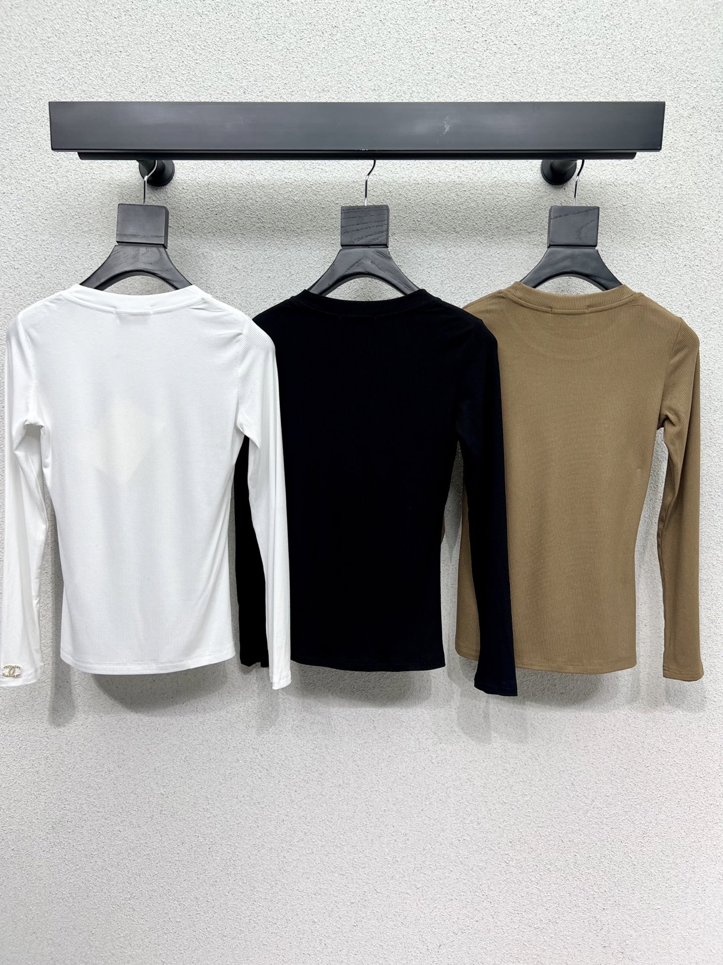 Stylish Essentials for a Bold Woman: Fragrance, Long-Sleeved Shirts, Cotton. - 图片 8