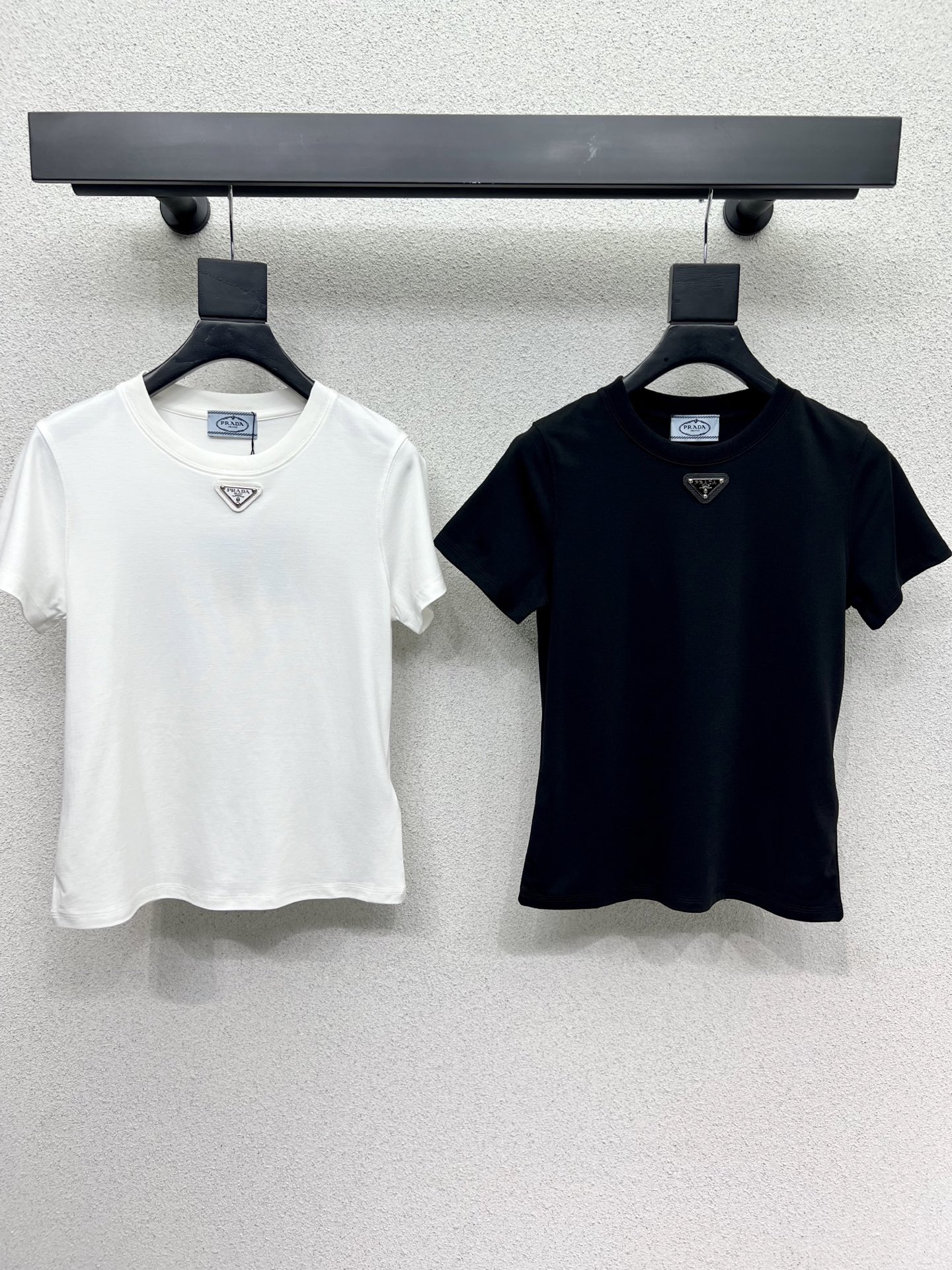 High-Quality One-Size-Fits-All Female Suit: P253 Classic T-Shirt, White, Rich, Beautiful - 图片 1