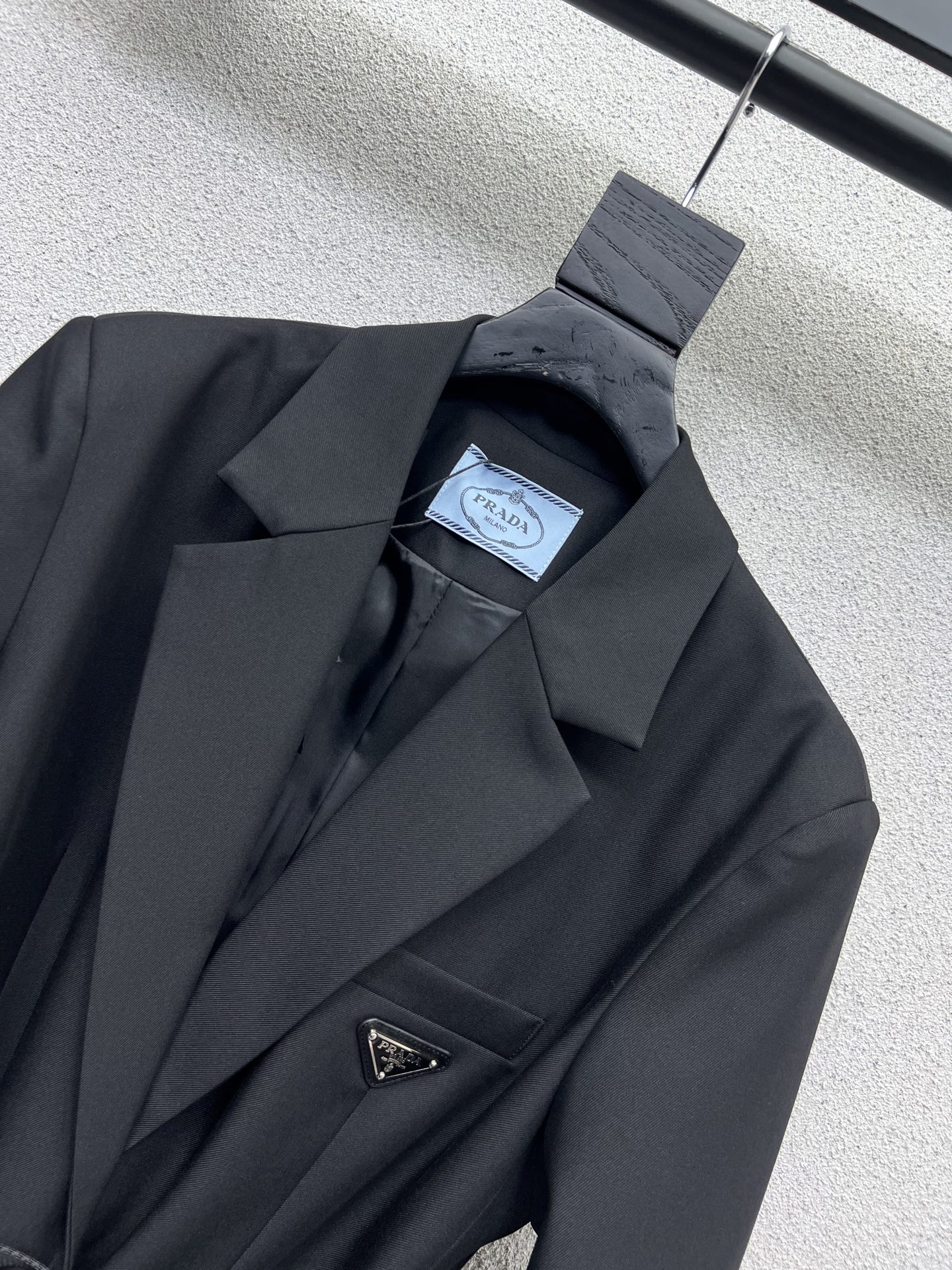 Черный пиджак Prada