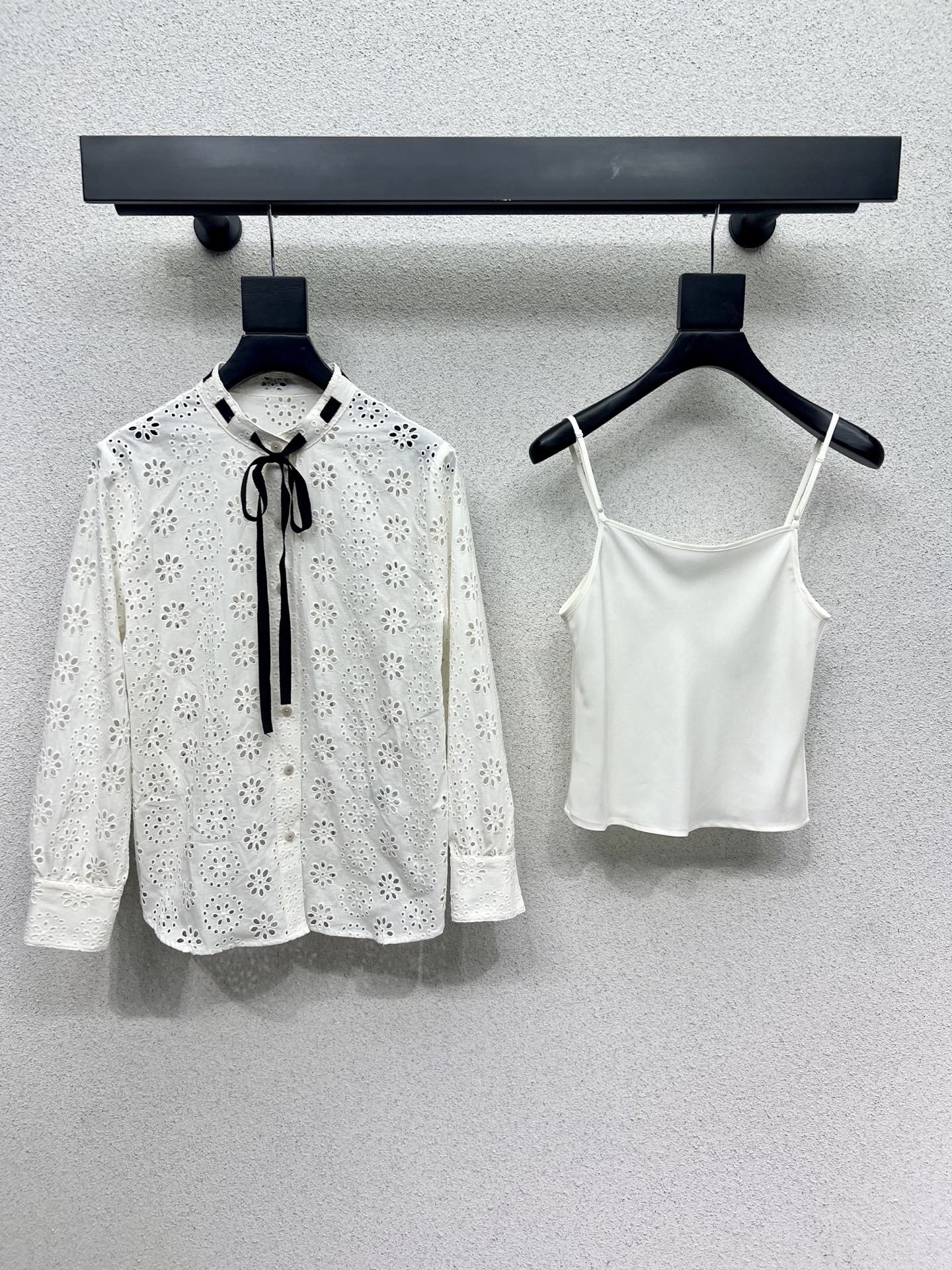 “Custom Embroidered Dress Shirts: Classic English Style in High Quality Fabrics (Size SML)”