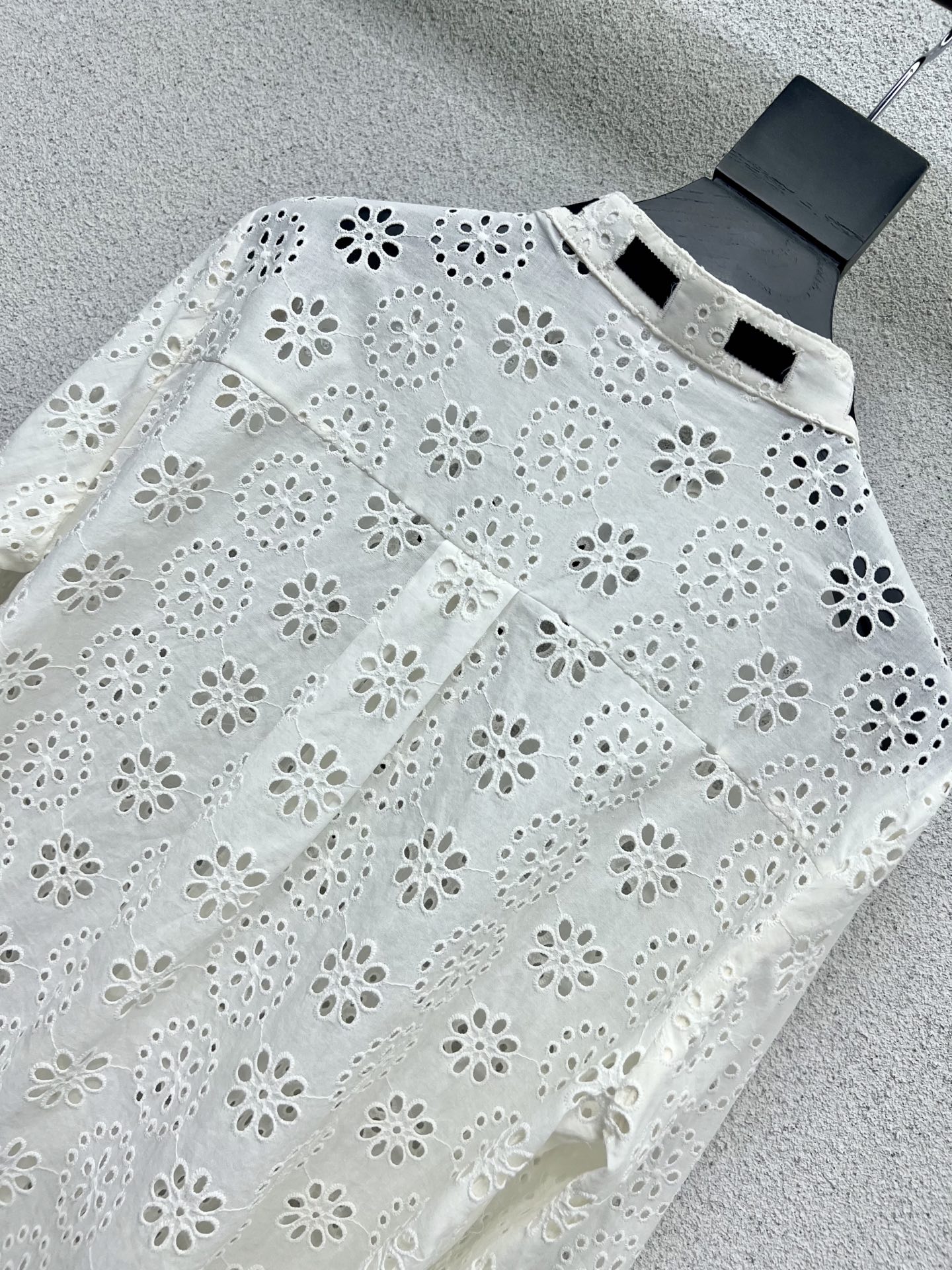 “Custom Embroidered Dress Shirts: Classic English Style in High Quality Fabrics (Size SML)” - 图片 8