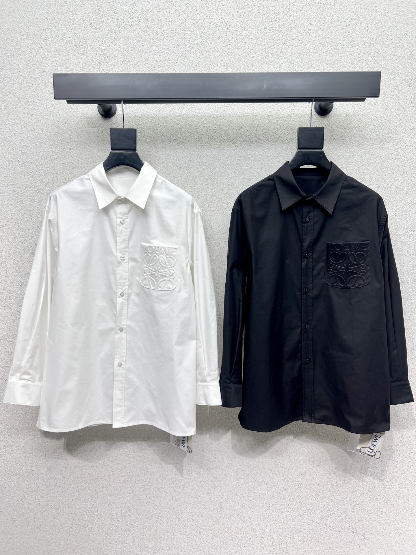 “Ziwei’s Pocket Logo Design Shirts: Advanced Dress-Making Practices for Fashionable and Age-Defying Looks”