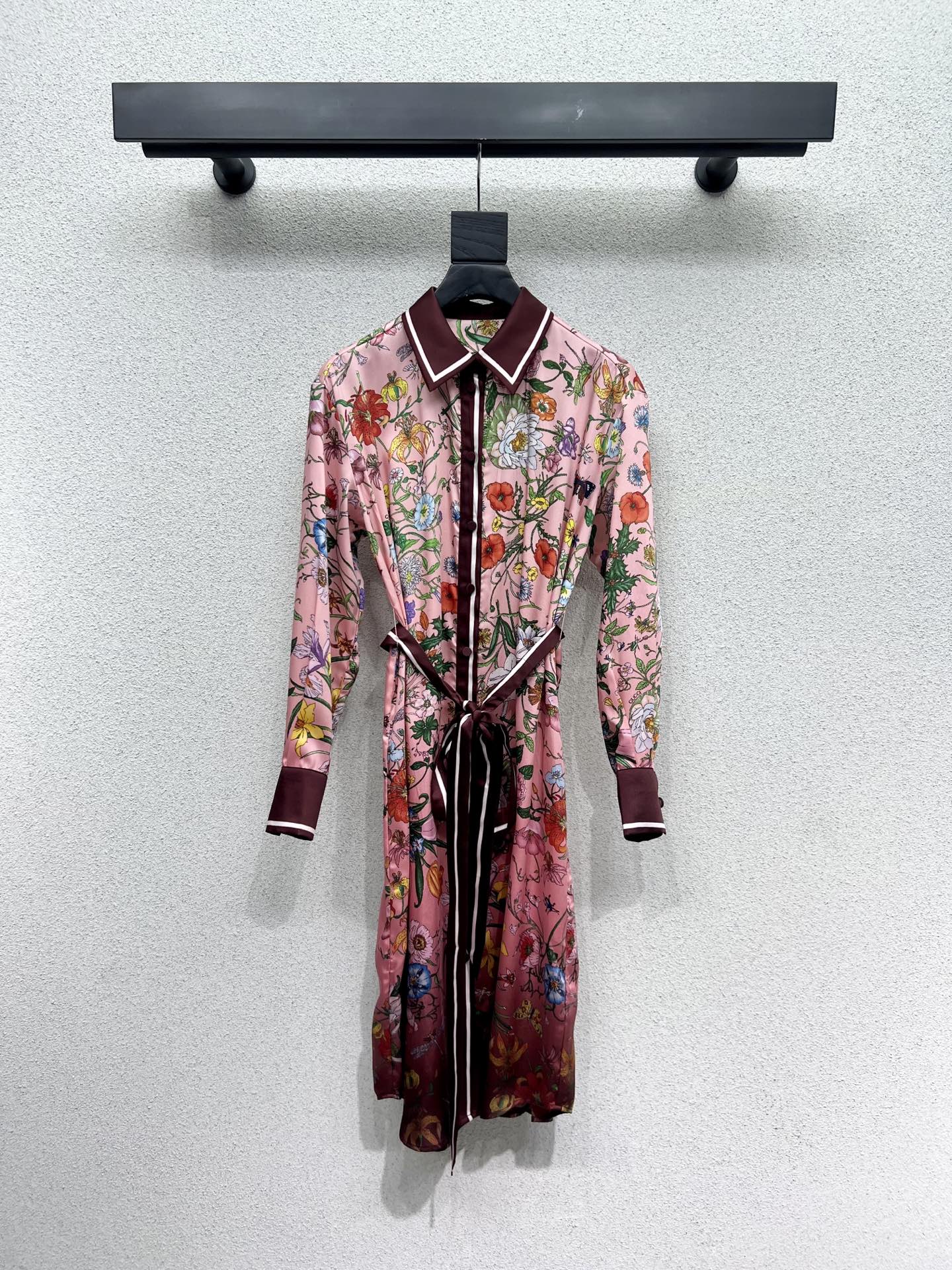 “Zilong G’s Jungle-Printed Dress: Stylish Custom-Made High-Quality Vacation Attire” - 图片 2