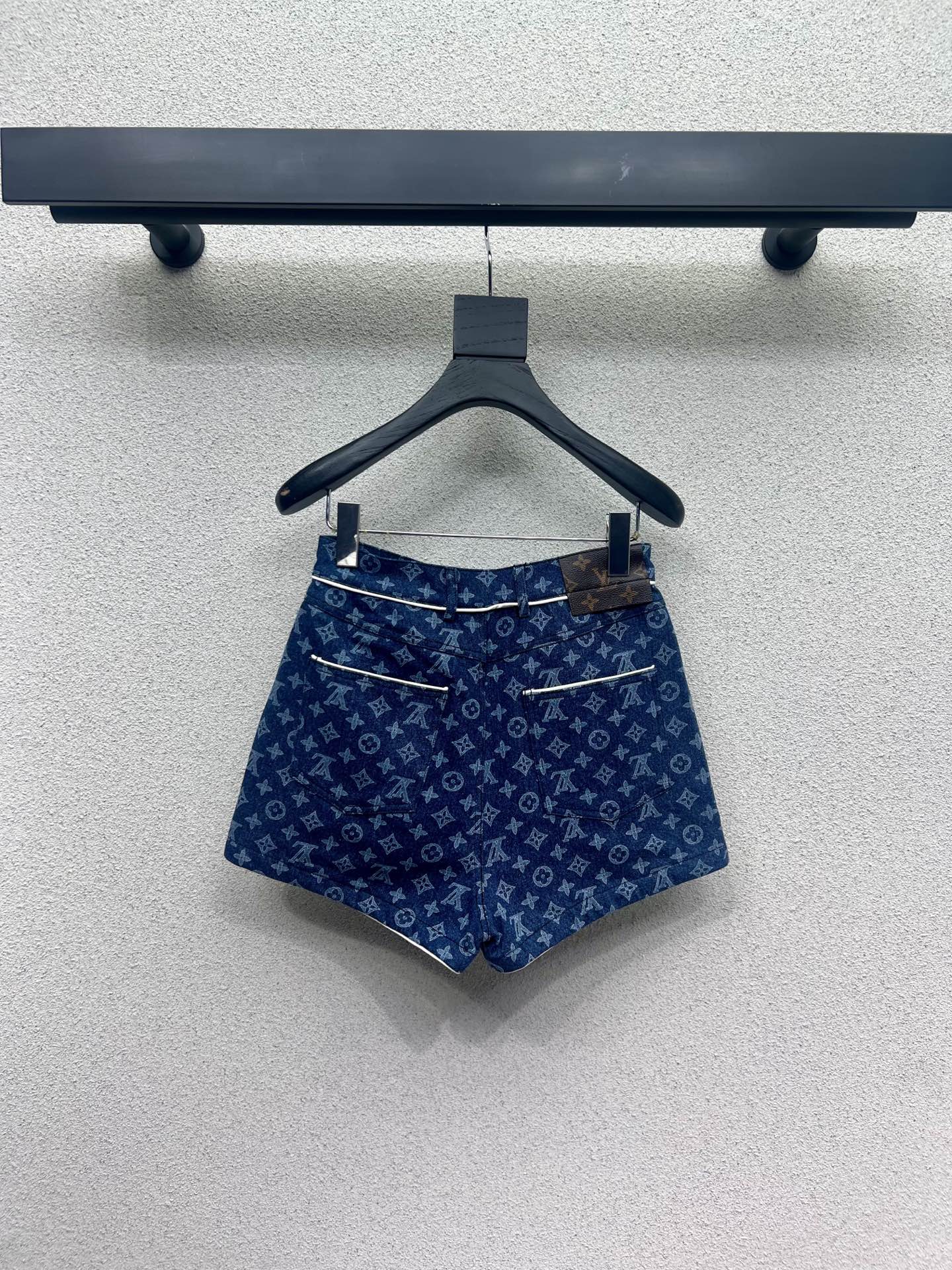“Custom-Made Old-Fashioned Blue Jeans Collection for Stylish Individuals” - 图片 4