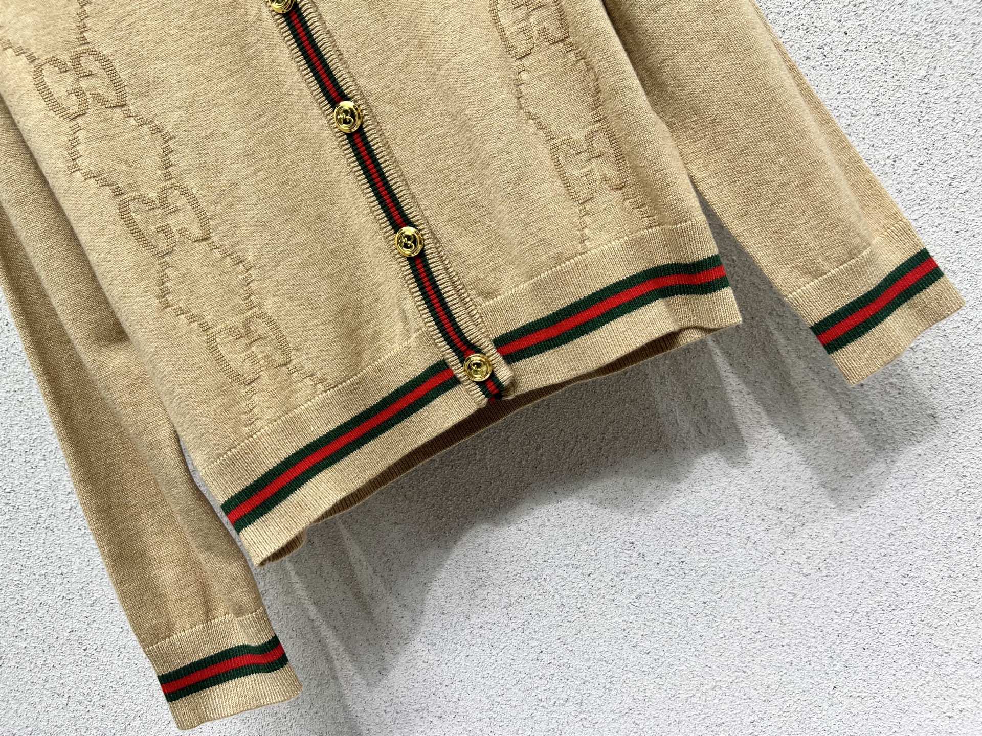 “Stylish 3D Logo Wool Jackets: Classic, Soft, High-Quality Old-Age Reduction for the Fashionable Woman” - 图片 7