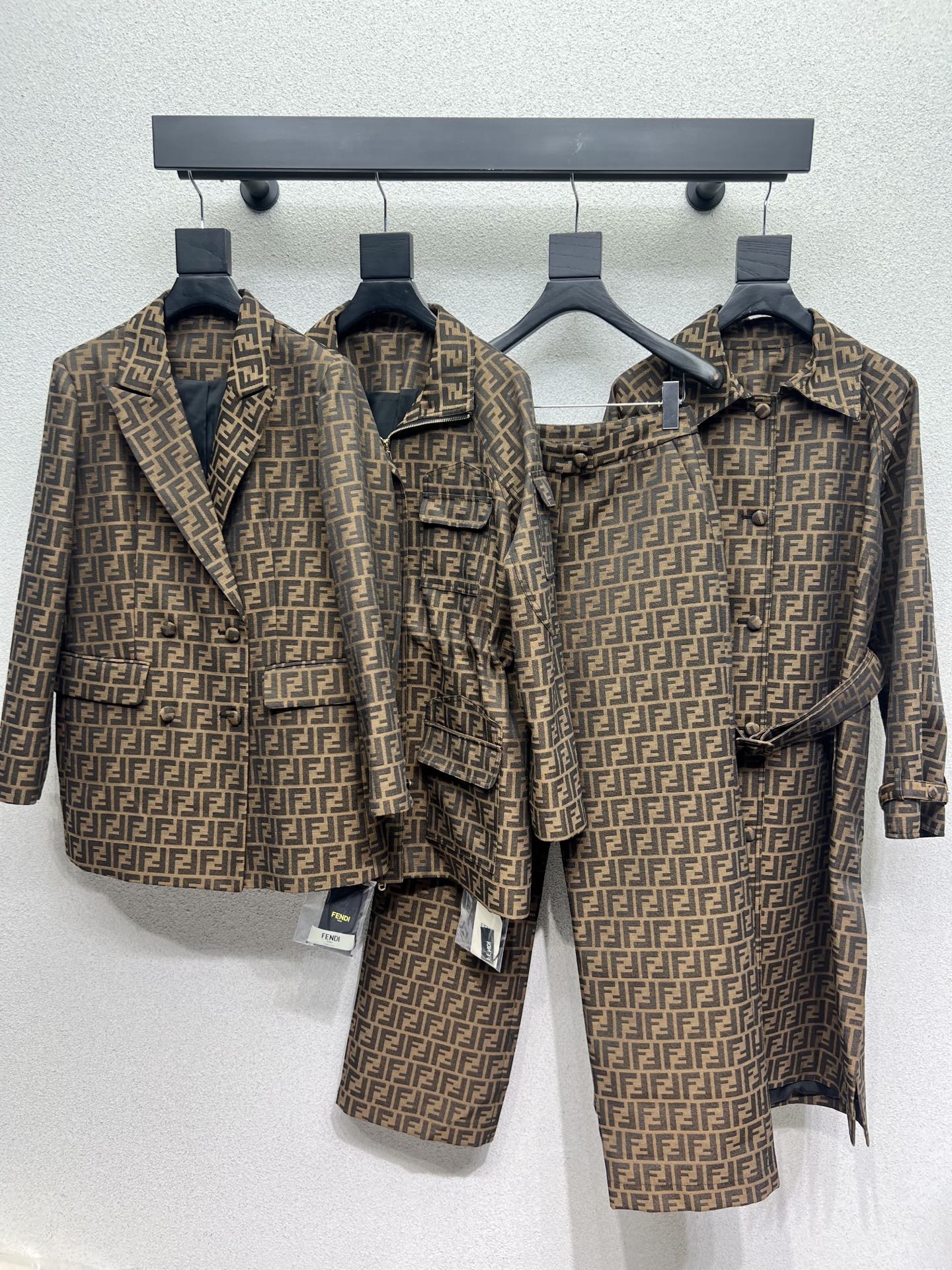 Title: P768 One-Size-Fits-All Female Outfit with FF-Colored Suit Jackets Summary Summary: P768 offers stylish one-size-fits-all female outfit with FF-colored suit jackets - 图片 1