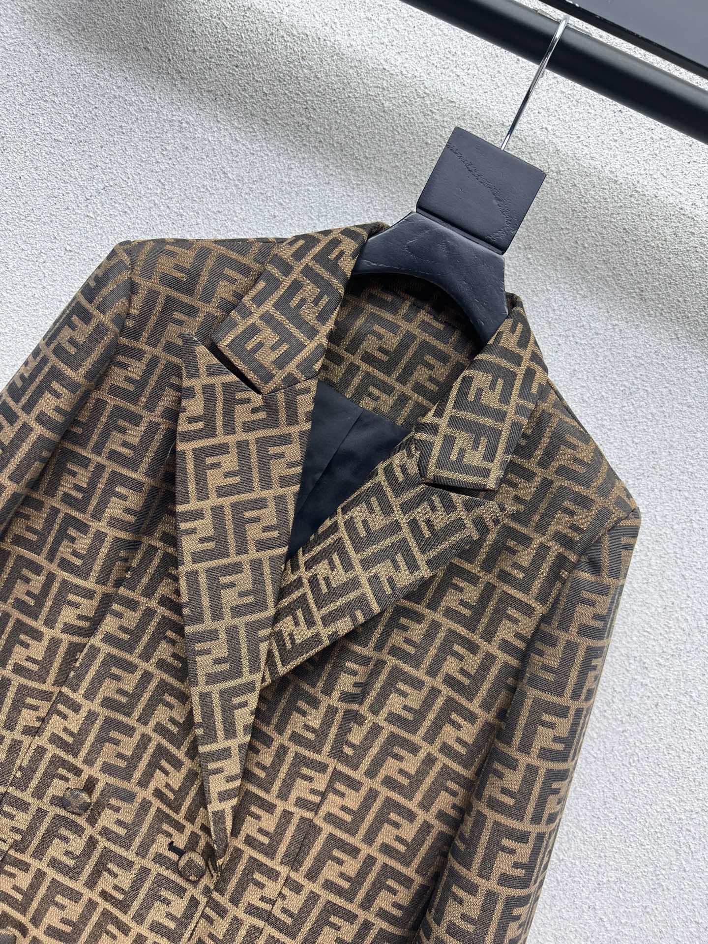 Title: P768 One-Size-Fits-All Female Outfit with FF-Colored Suit Jackets Summary Summary: P768 offers stylish one-size-fits-all female outfit with FF-colored suit jackets - 图片 3