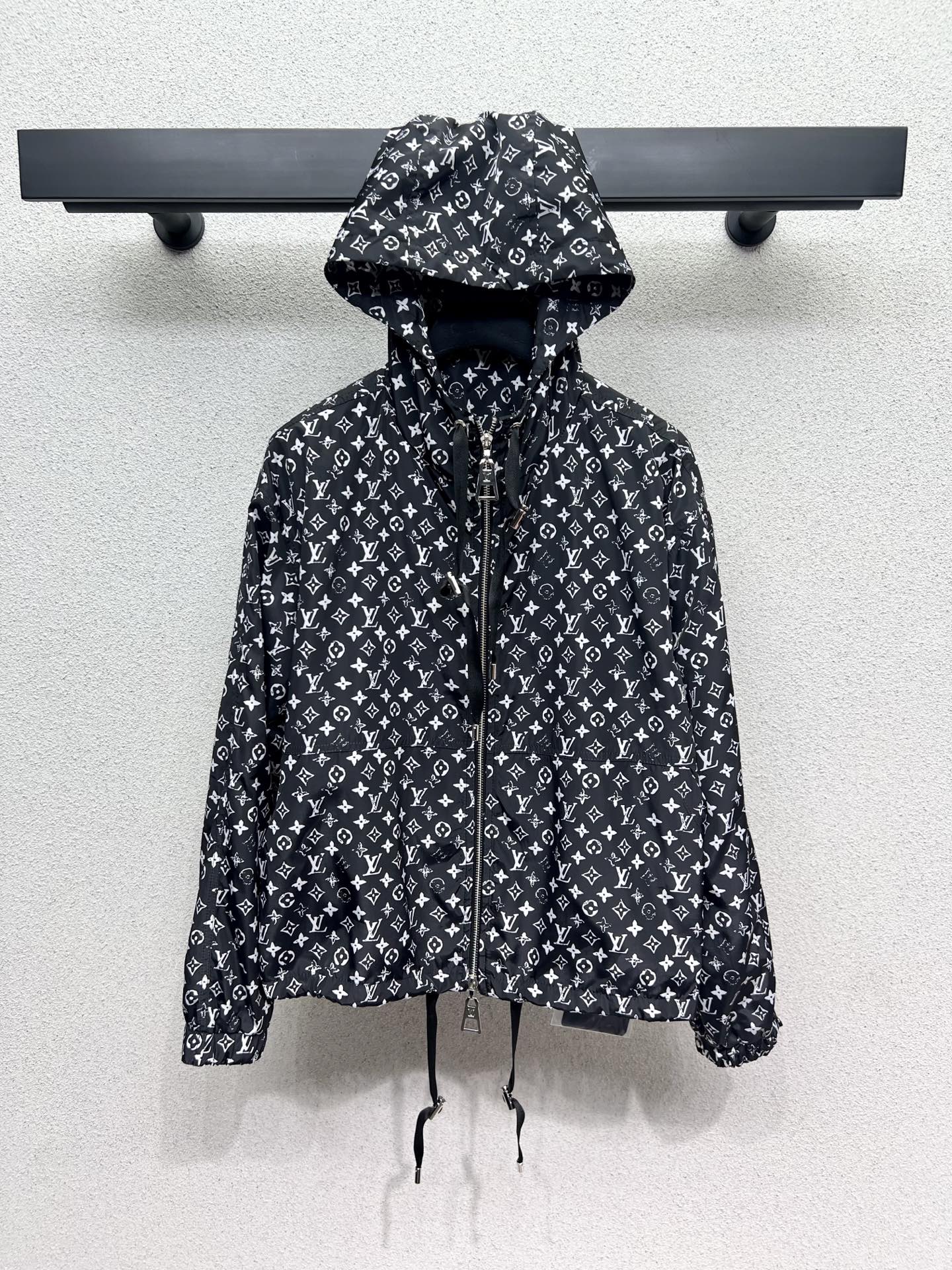 “High-Quality Bad-Ass Woman’s Hat Coat with Special Material and 3D Cut in Two Colors” - 图片 5