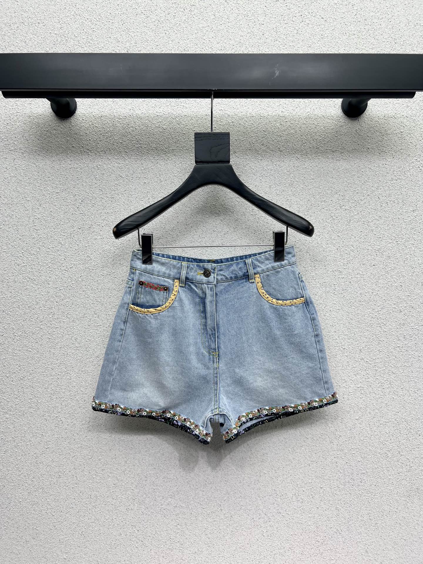 Valentino Heavy Crusade Shorts: High-Quality Cotton Dress with Water Retort and Super-Class Colors