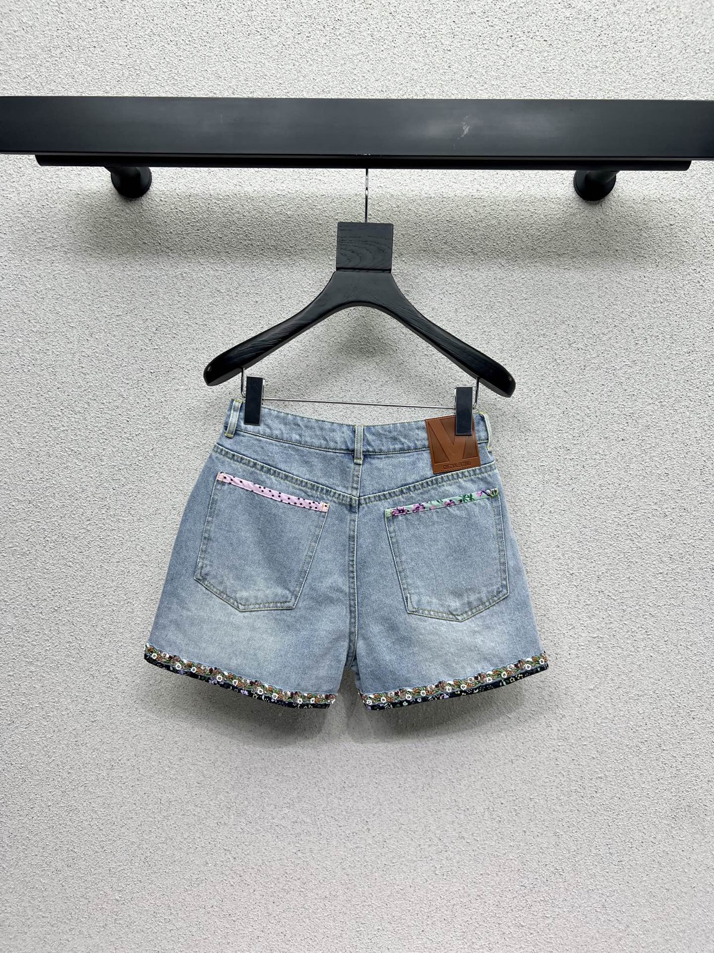 Valentino Heavy Crusade Shorts: High-Quality Cotton Dress with Water Retort and Super-Class Colors - 图片 4