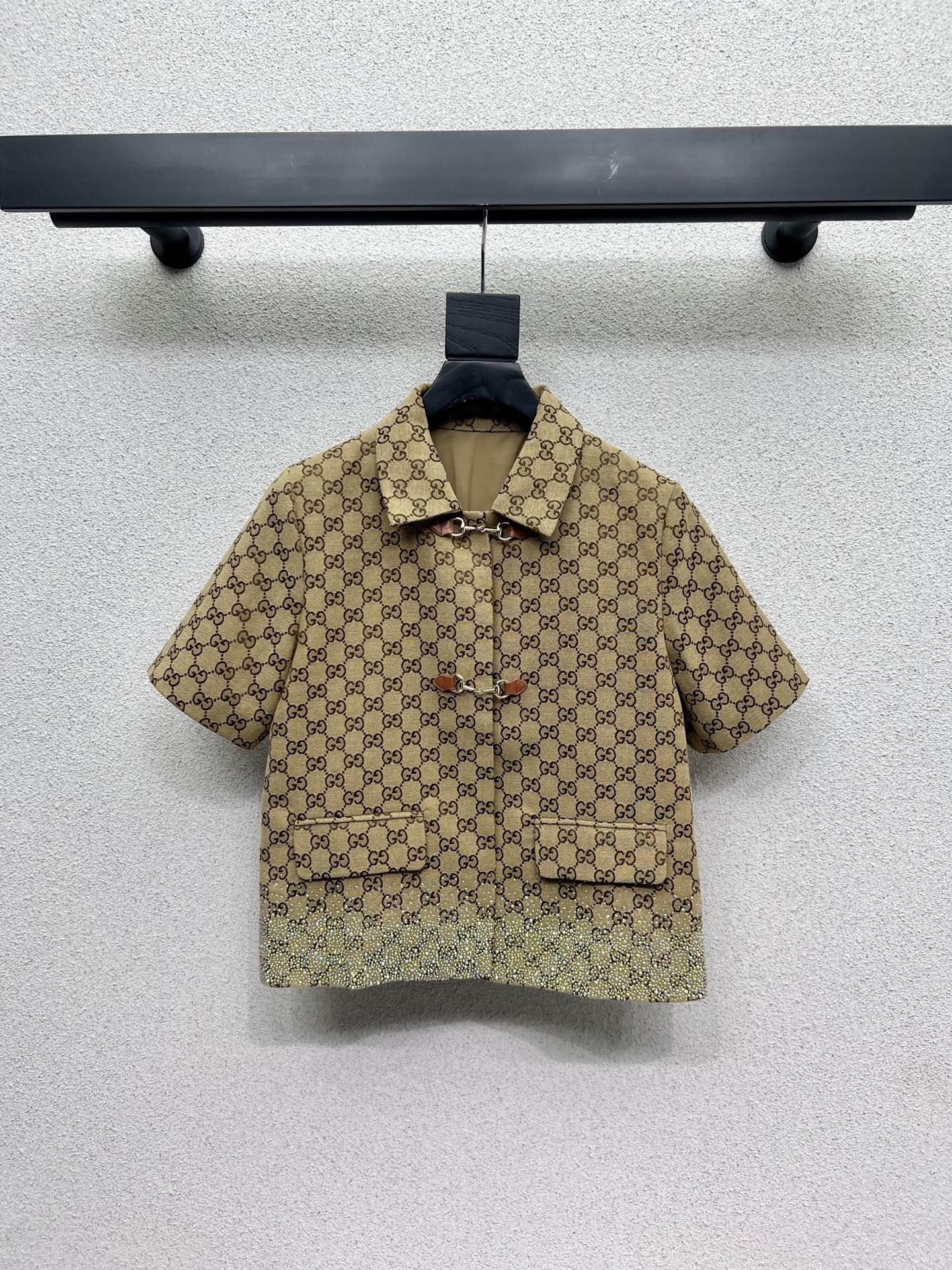 Title: G Family’s High-Quality Handcrafted Clothing Line in P720 Summary: P720 features G family’s high-intensity, fine-quality, top-cut, high-temperatured clothing line - 图片 1