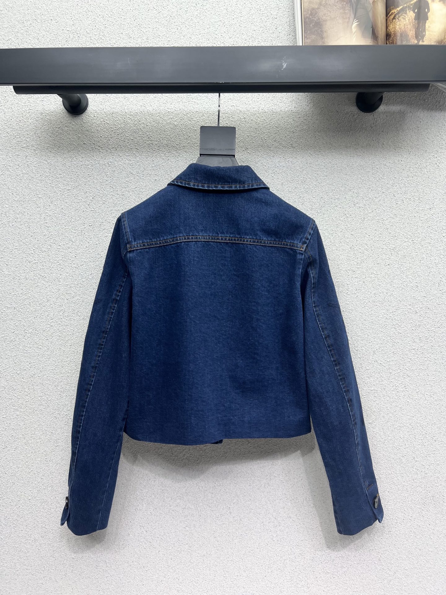 “High-Quality Gilded Cowboy Coats for Bad-Ass Girls: Detailed and Stylish Designs” - 图片 4
