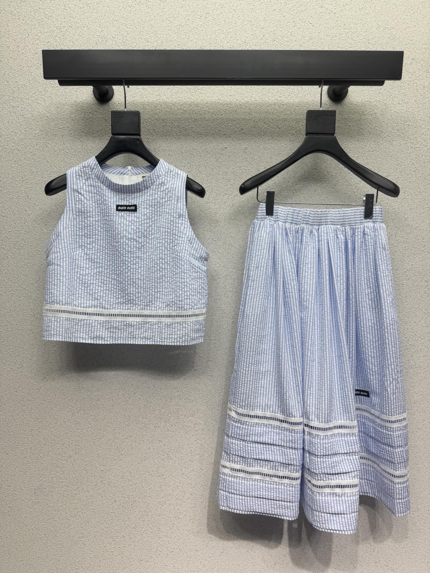 Полосатый костюм с жилетом и брюками Miu Miu